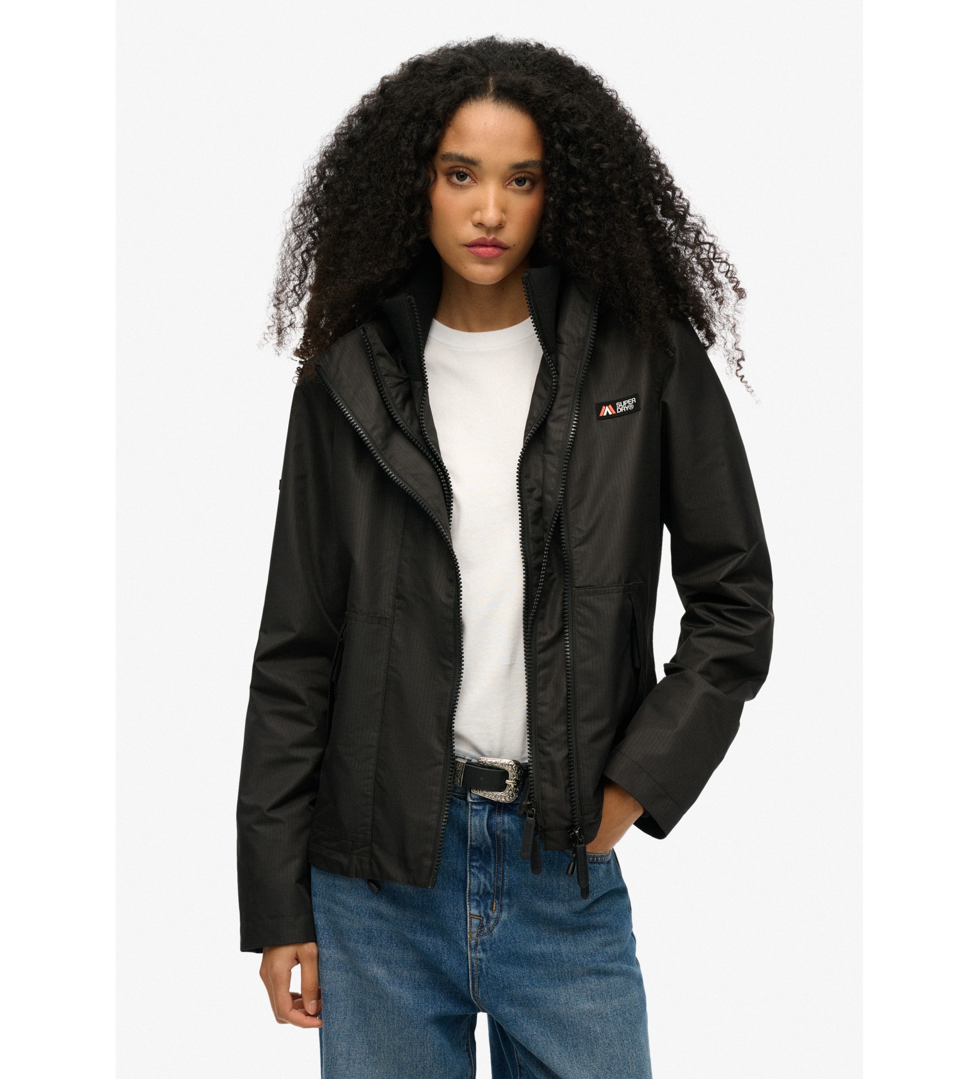 Superdryvoor vrouwen. W5011850A Windjack Mountain zwart met capuchon (S), Casual, Polyester