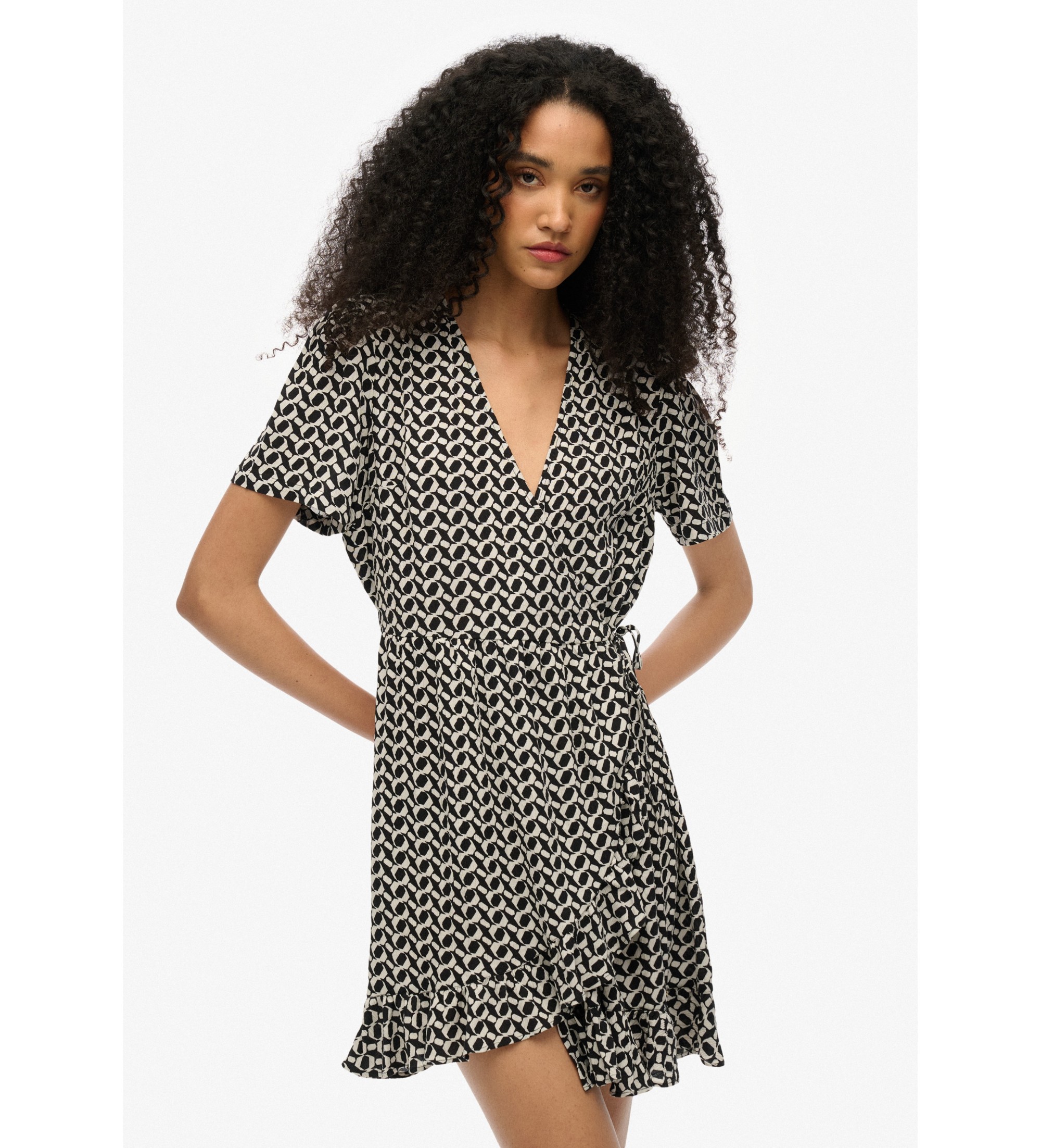 Superdry für Damen. W8011877A Wickelkleid schwarz (L), Lässig, Polyester, Kurzarm