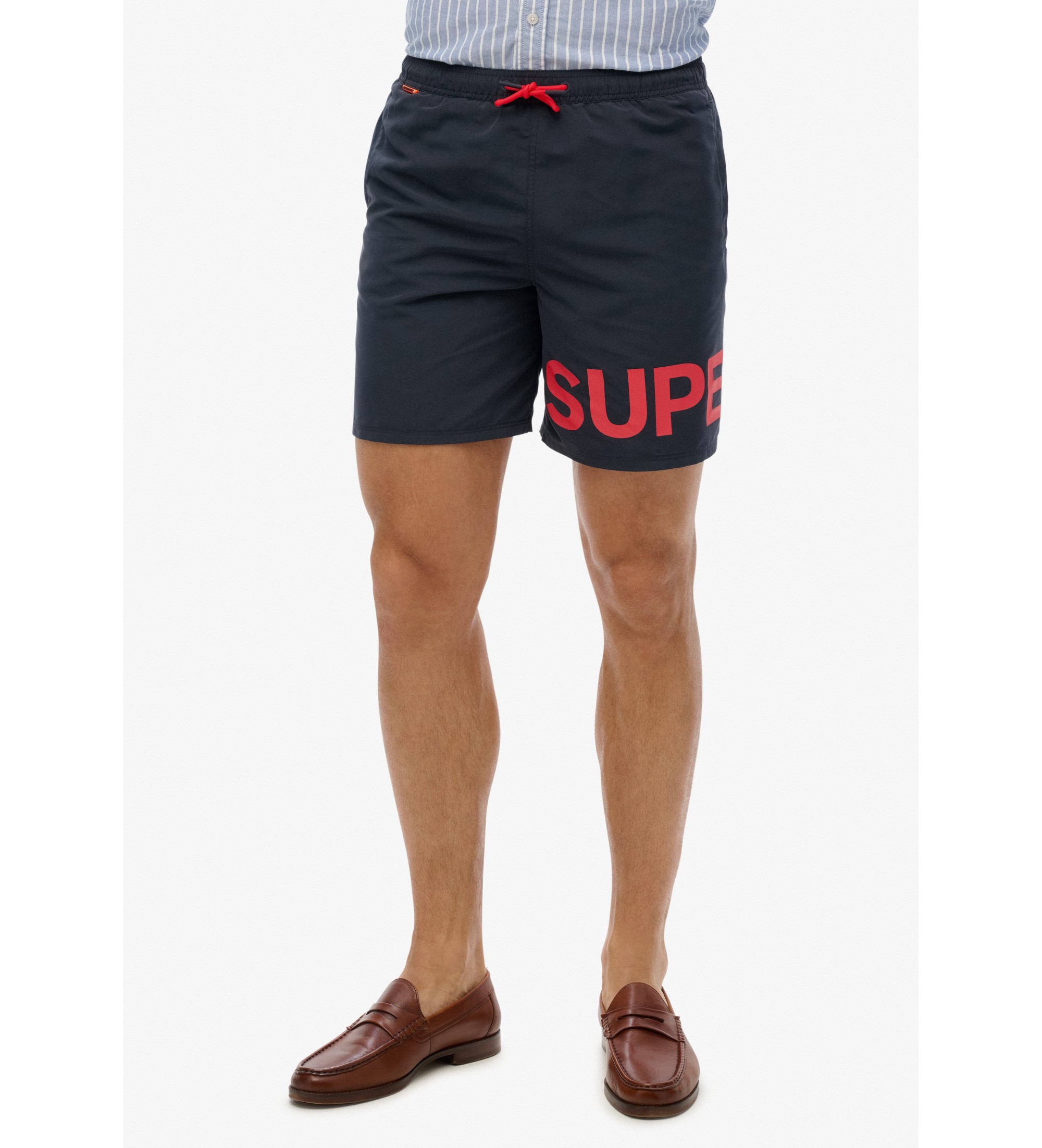 Superdry für Herren. M3010244A Badeanzug mit marineblauer Grafik (S), Strandbekleidung, Recyceltes Polyester, Nachhaltig