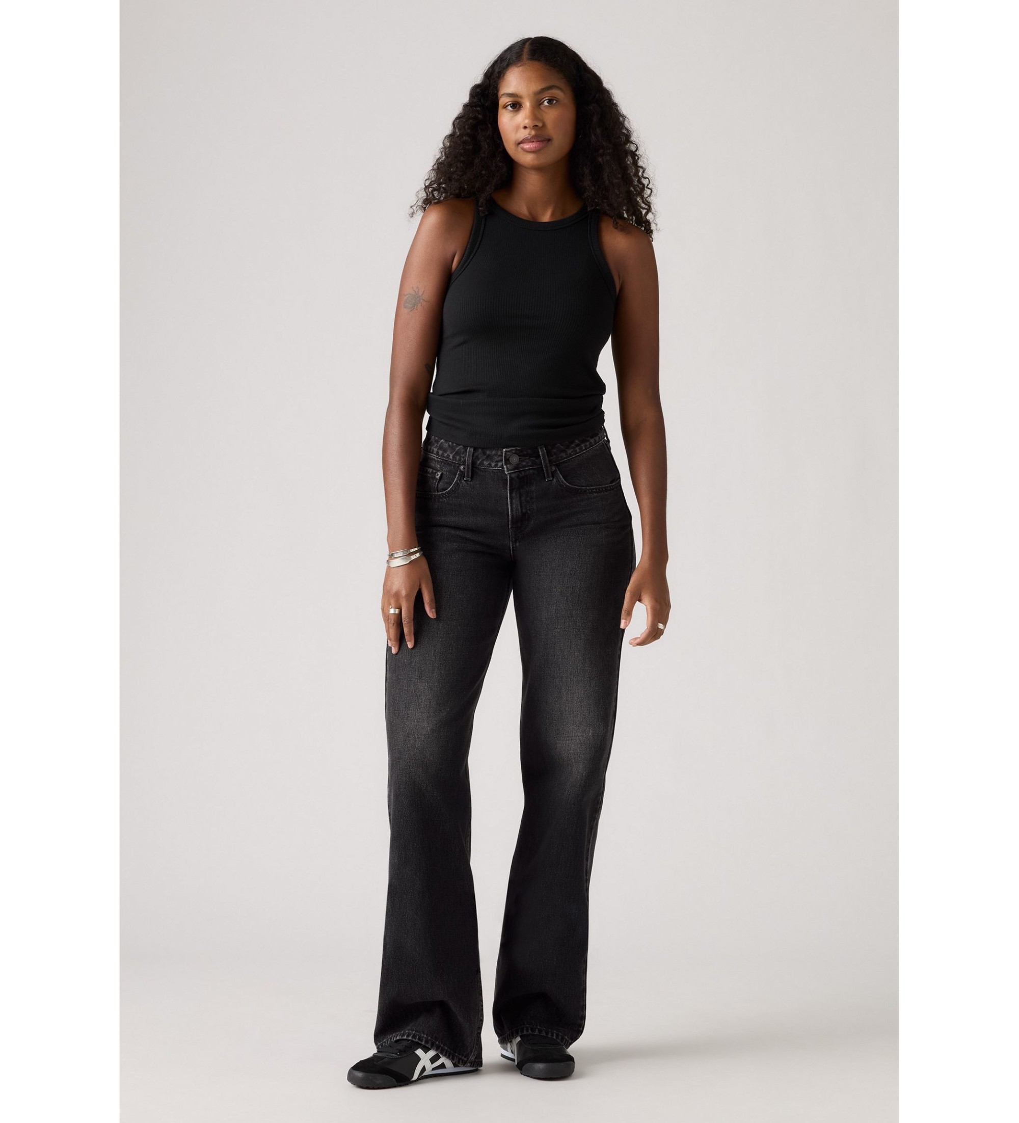Levi's für Damen. A5566-0027 Schwarze, locker sitzende Low-Rise-Jeans (25/32), Lässig, Baumwolle, Denim