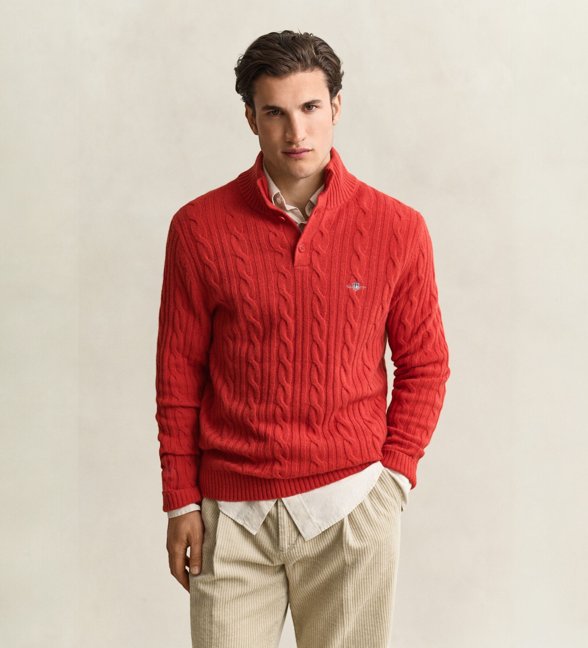 Gantvoor mannen. 8050325 Rode gebreide trui met kabeldesign en halve knoopsluiting (L), Rood, Casual, Wol