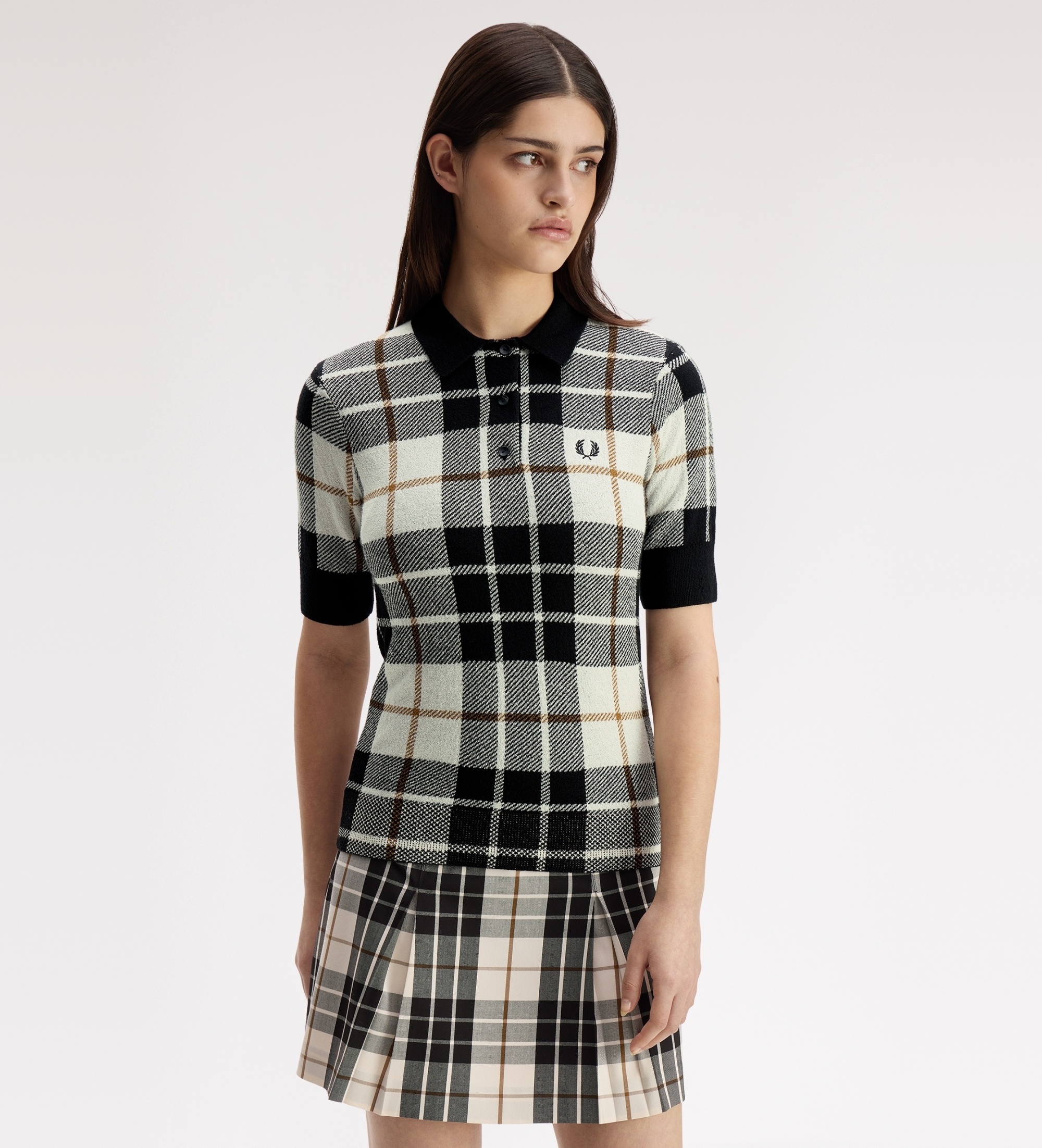 Fred Perry für Damen. K3157 Poloshirt aus Strick mit Tartanmuster in Bouclé, weiß, schwarz (38), Lässig, Baumwolle, Kurzarm