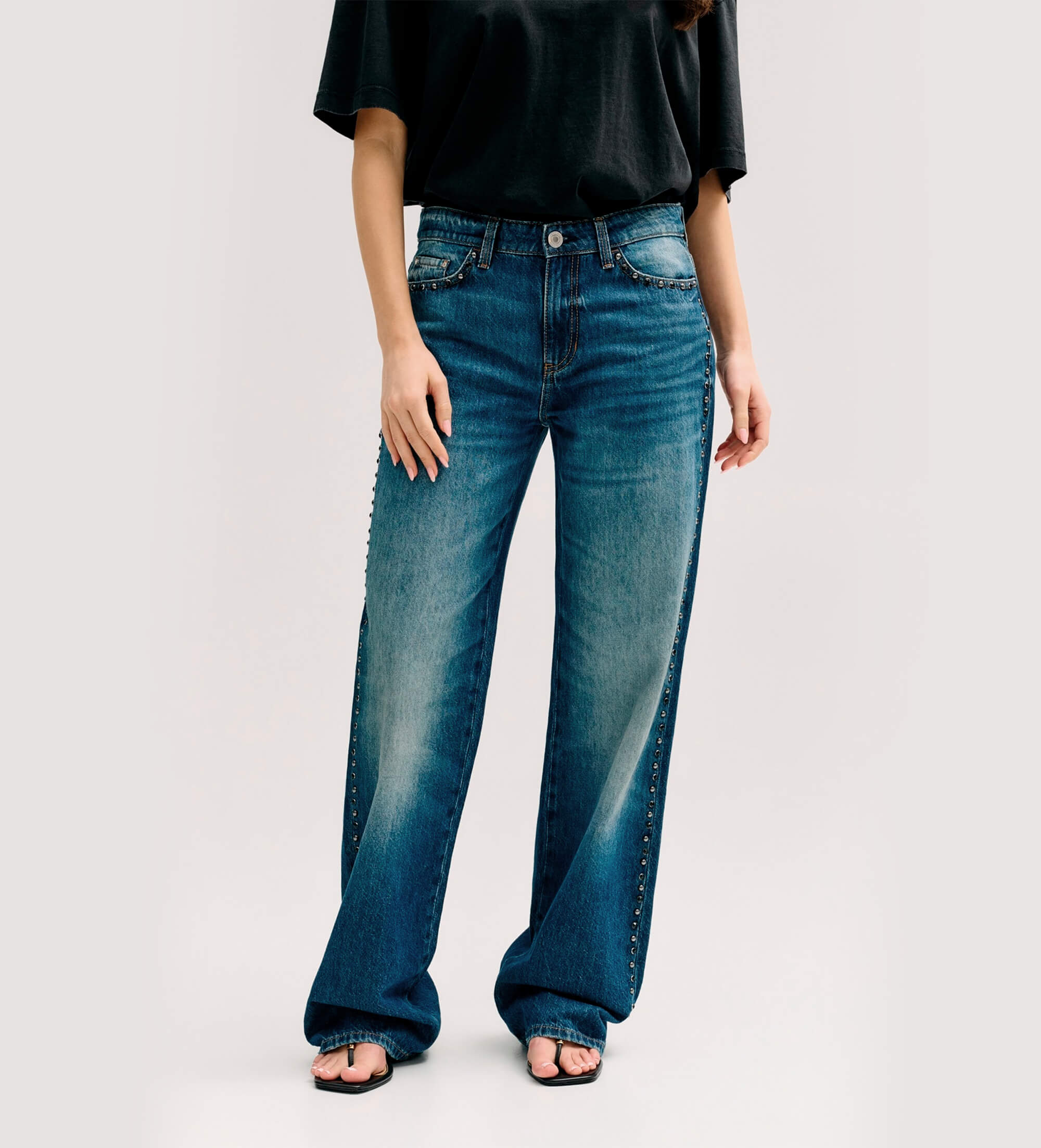 Guess für Damen. W6YA3WD1356 Jeans mit mittlerer Leibhöhe und blauen Nieten (26), Lässig, Baumwolle, Denim