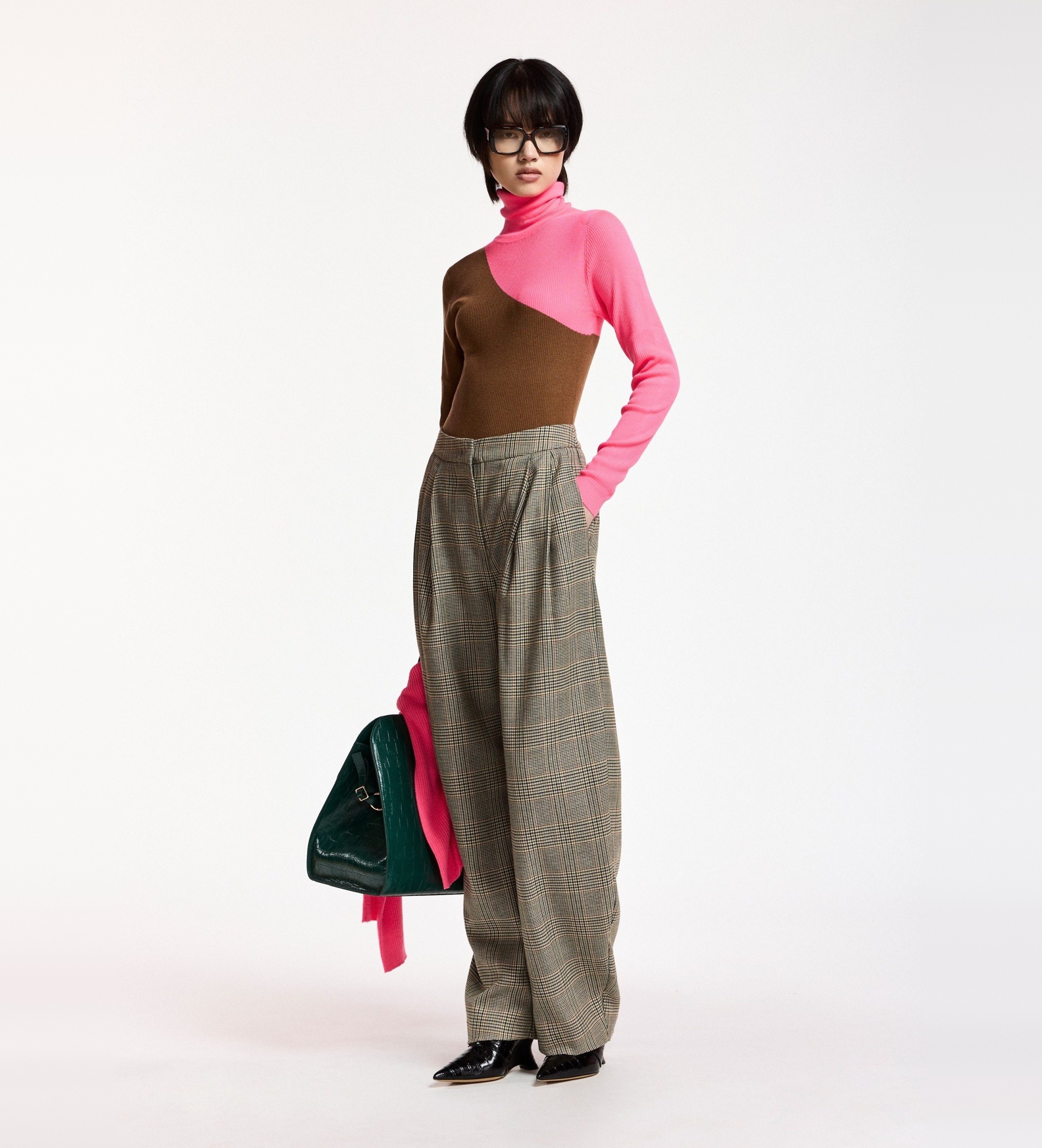Essentiel Antwerp für Damen. KONCERT Zweifarbiger Pullover mit hohem Kragen Koncert braun, rosa (M), Beige, Klassisch, Acryl