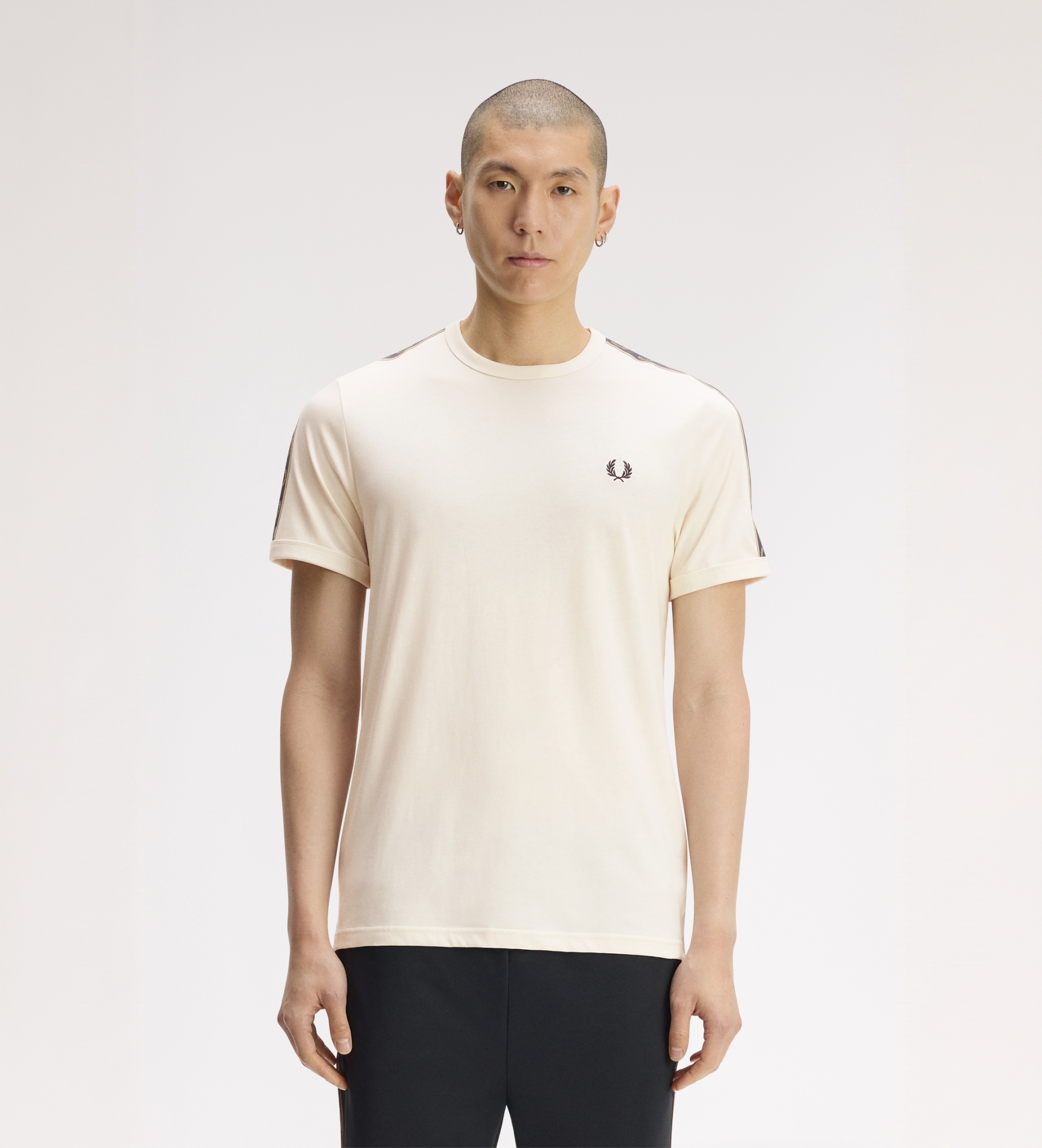 Fred Perryvoor mannen. M4613 Beige Ringer Contrast Tape T-shirt (XL), Casual, Katoen, Korte mouwen