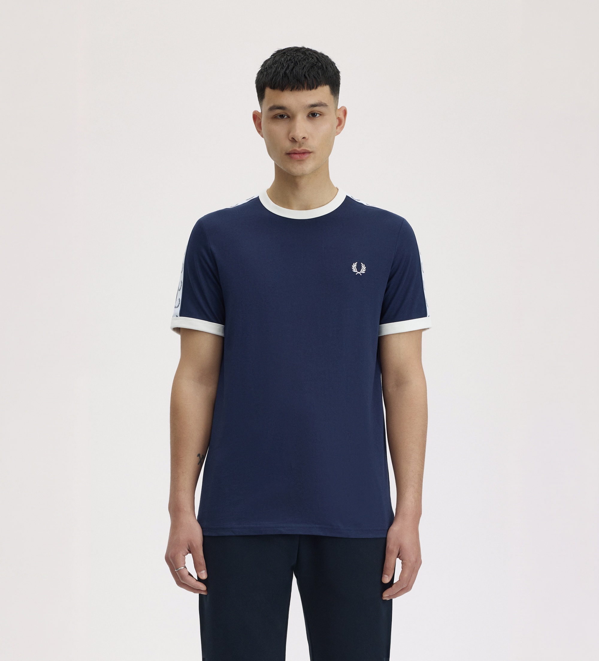Fred Perryvoor mannen. M4620 Marineblauw Ringer Taped T-shirt (M), Casual, Katoen, Korte mouwen