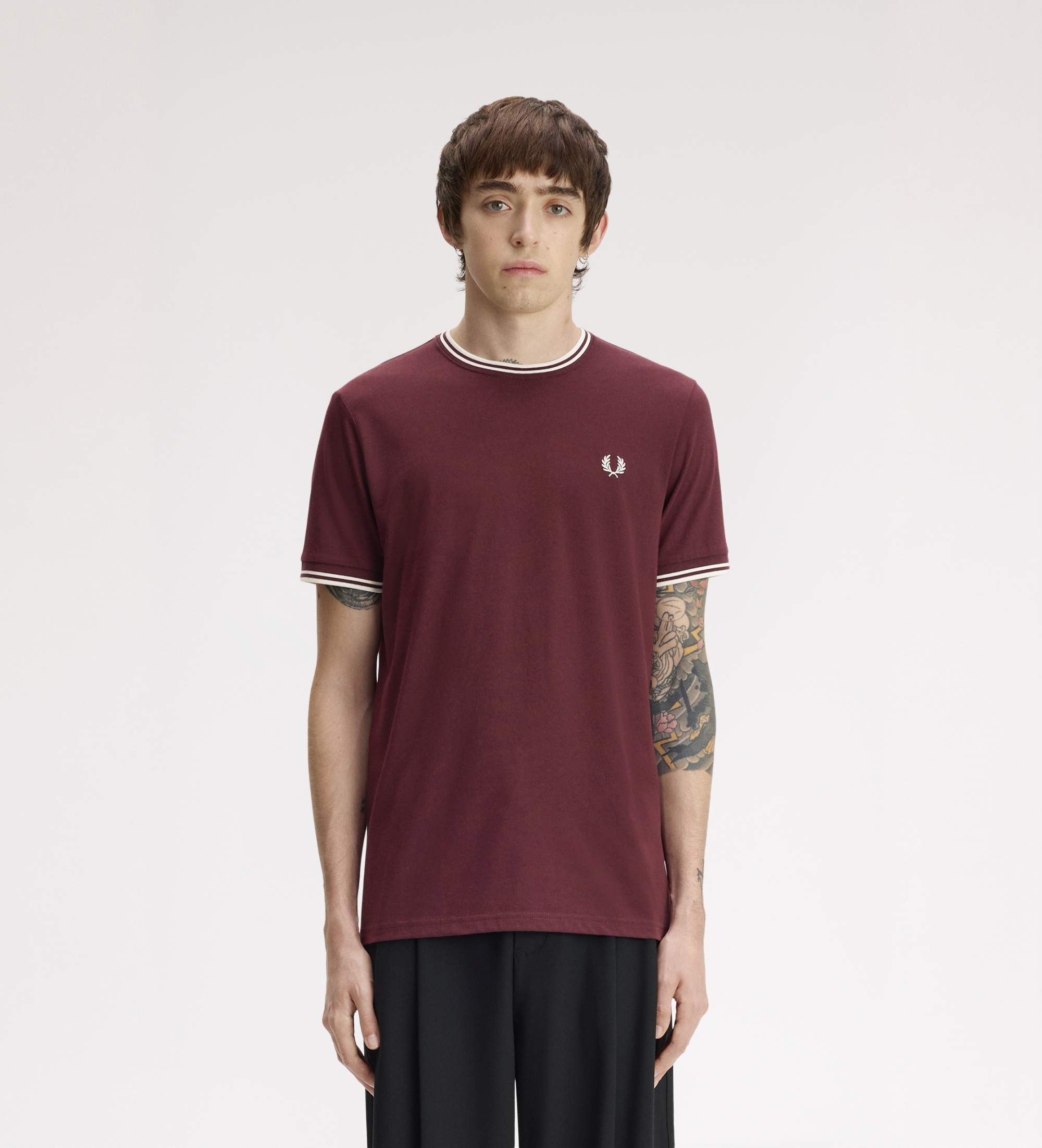 Fred Perryvoor mannen. M1588 Twin Tipped T-shirt bordeaux (XL), Casual, Katoen, Korte mouwen