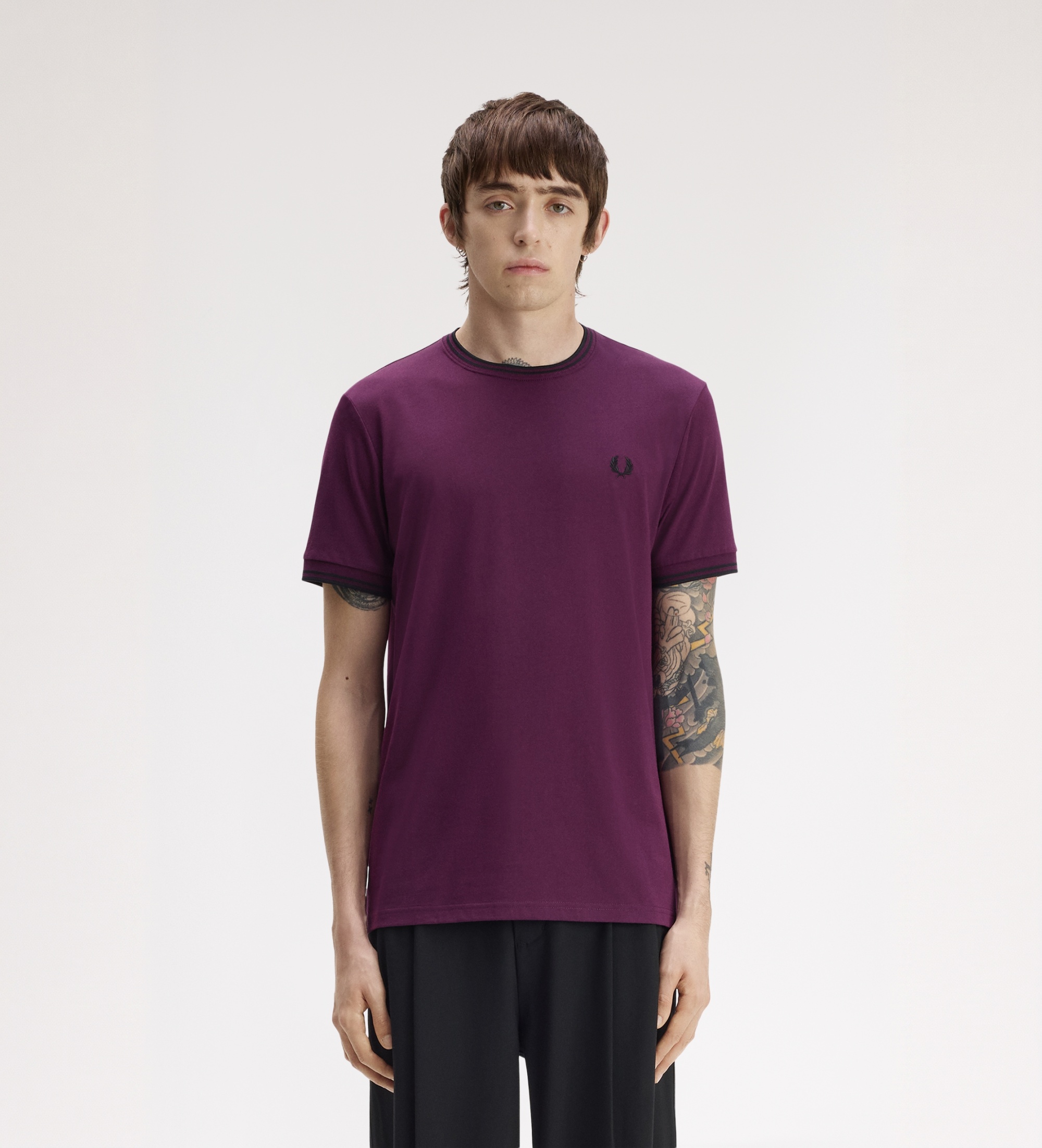 Fred Perryvoor mannen. M1588 Lila Twin Tipped T-shirt (L), Casual, Katoen, Korte mouwen