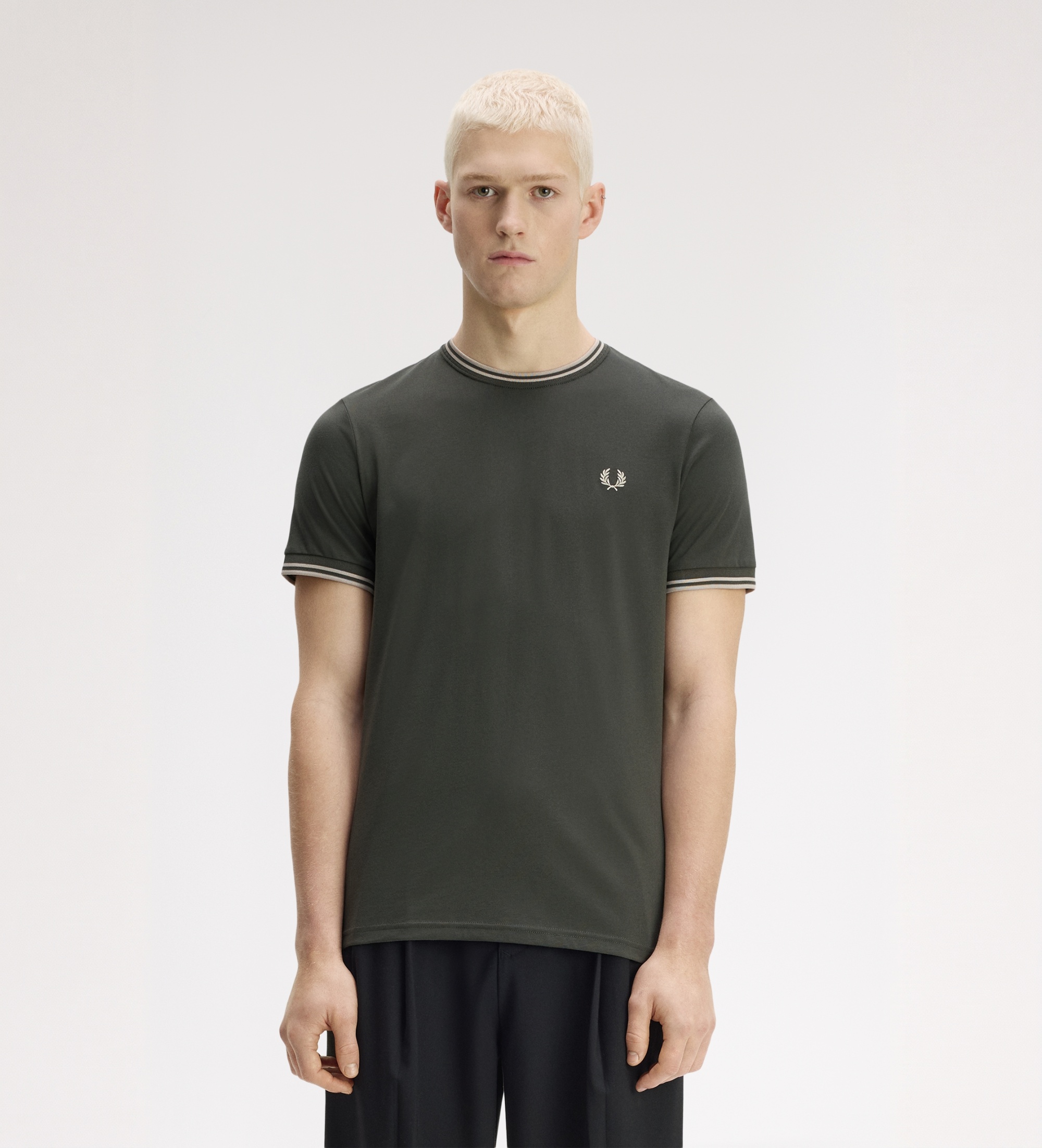 Fred Perryvoor mannen. M1588 Groen Twin Tipped shirt (S), Casual, Katoen, Korte mouwen