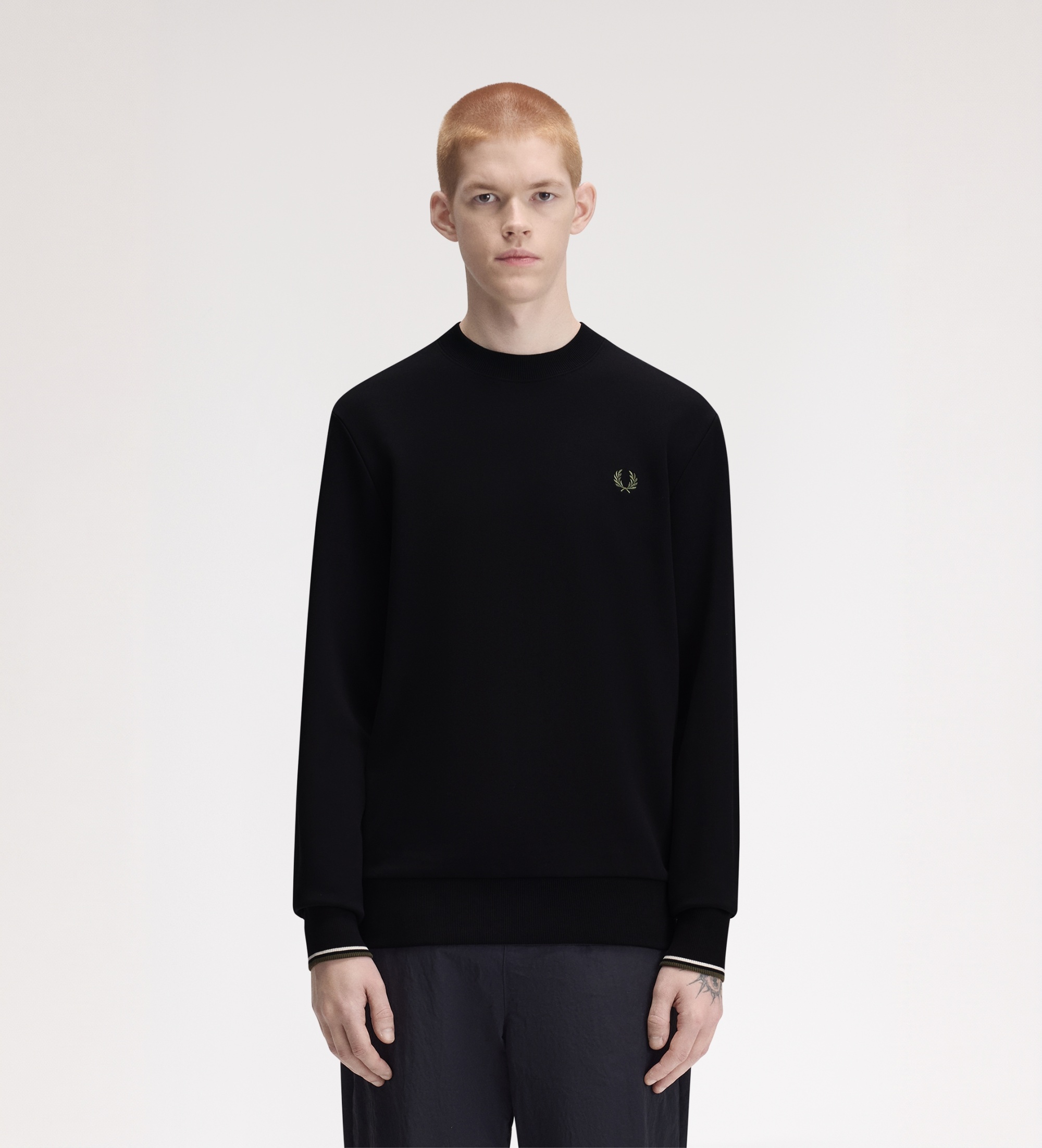 Fred Perryvoor mannen. M7535 Zwarte sweater met ronde hals (L), Casual, Katoen