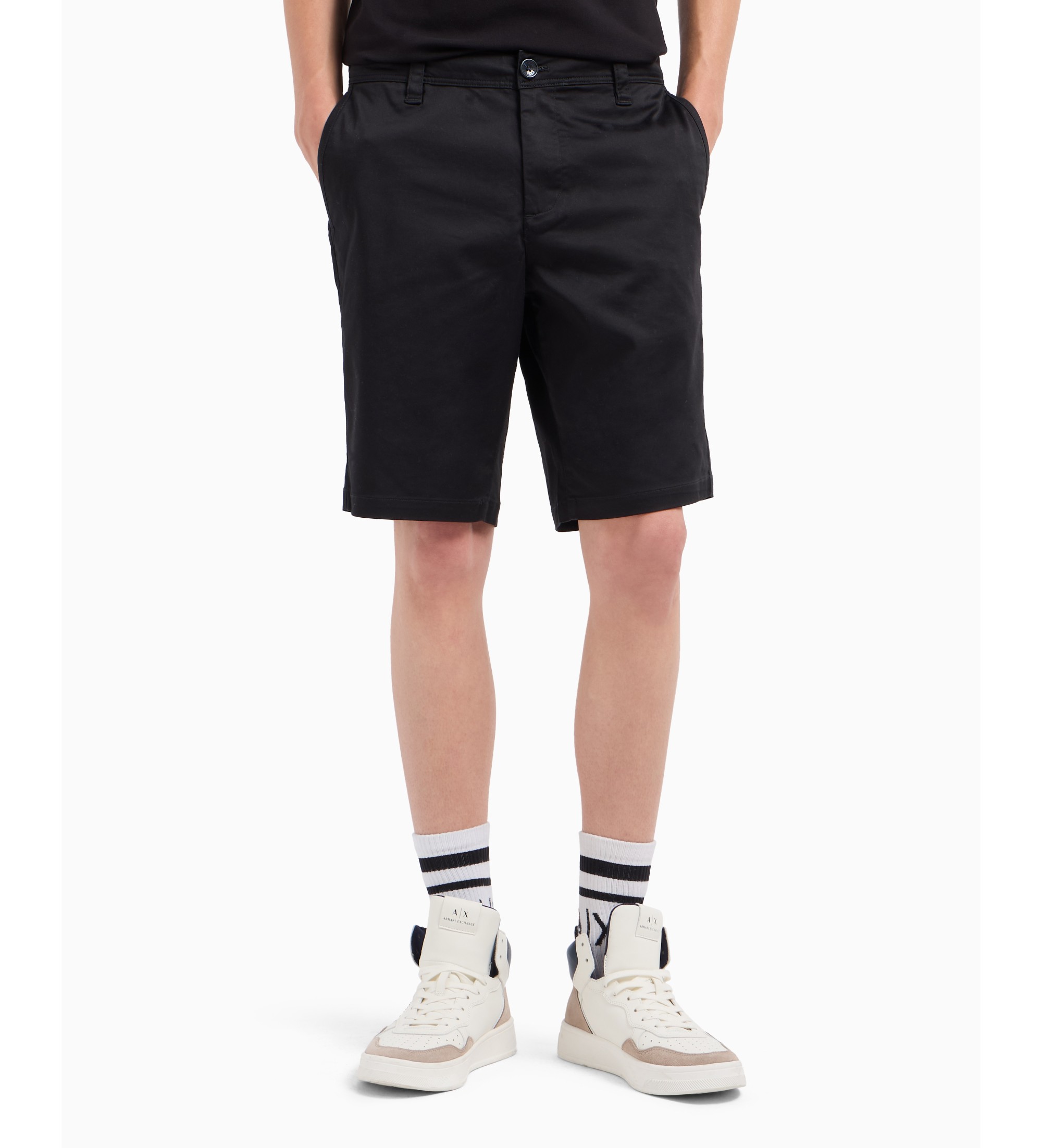 A|X Armani Exchange für Herren. 8NZS42ZN1RZ1200 Schwarze Satin-Stretch-Bermuda-Shorts (28), Lässig, Baumwolle
