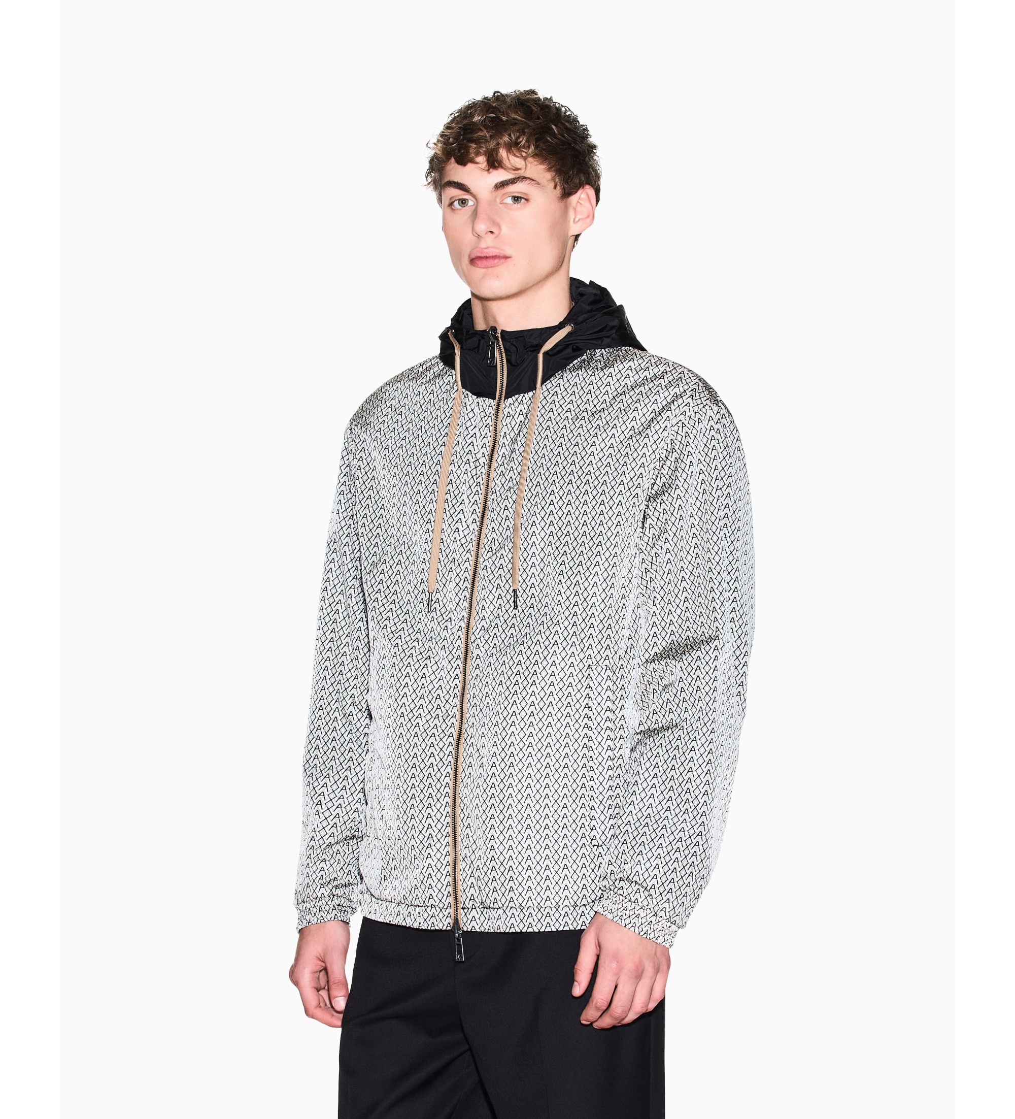 A|X Armani Exchange für Herren. XM001830AF18579M0245 Ultraleichte Nylon-Jacke mit grauem irisierendem Effekt (M), Lässig, Polyamid