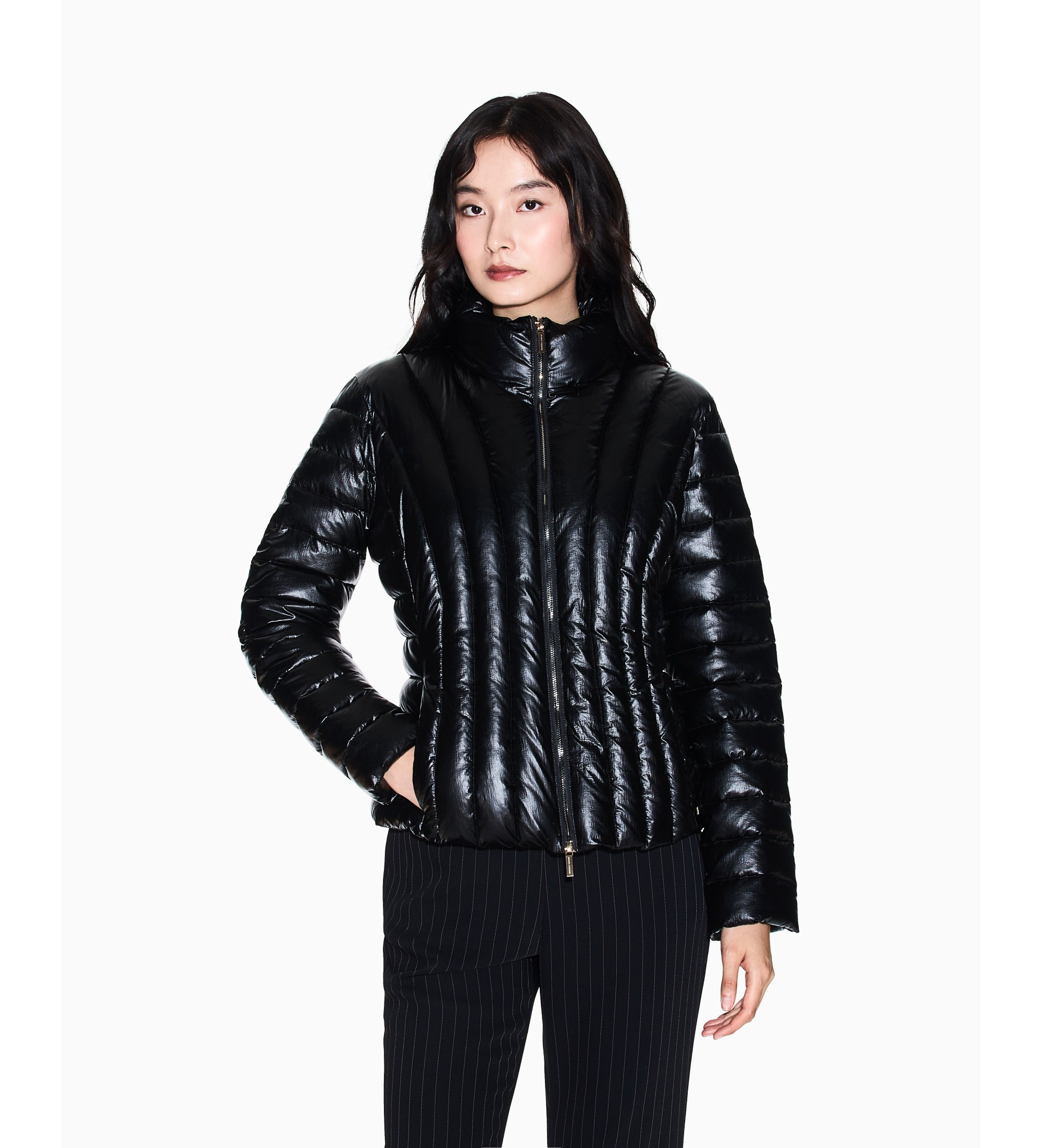A|X Armani Exchange für Damen. XW001808AF18998UC001 Wattierte Jacke aus recycelter Folie mit schwarzem Metallic-Effekt (XS), Lässig, Polyami