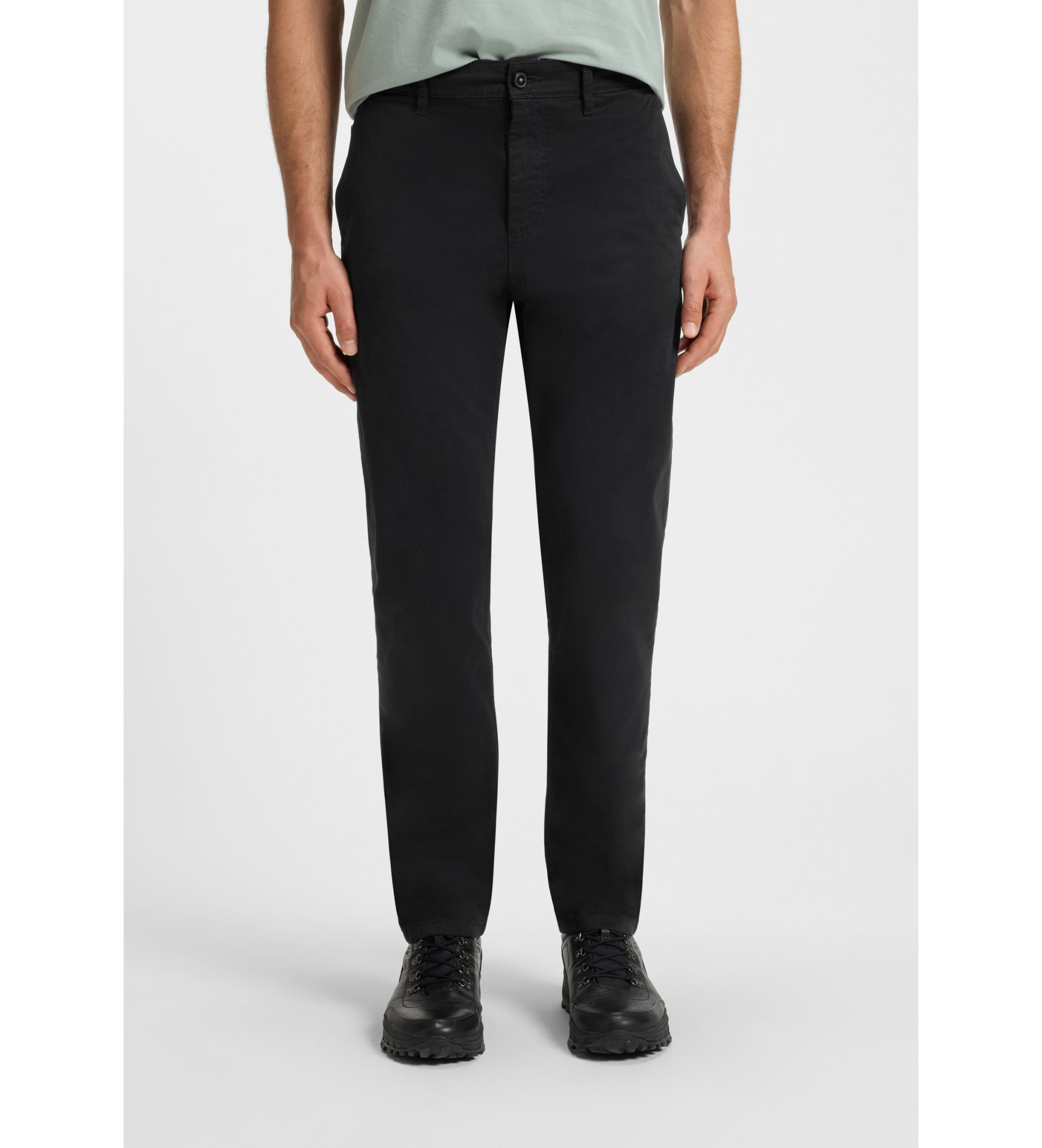 BOSS für Herren. 50510917 Schwarze konisch zulaufende Chino-Hose (32/30), Lässig, Baumwolle