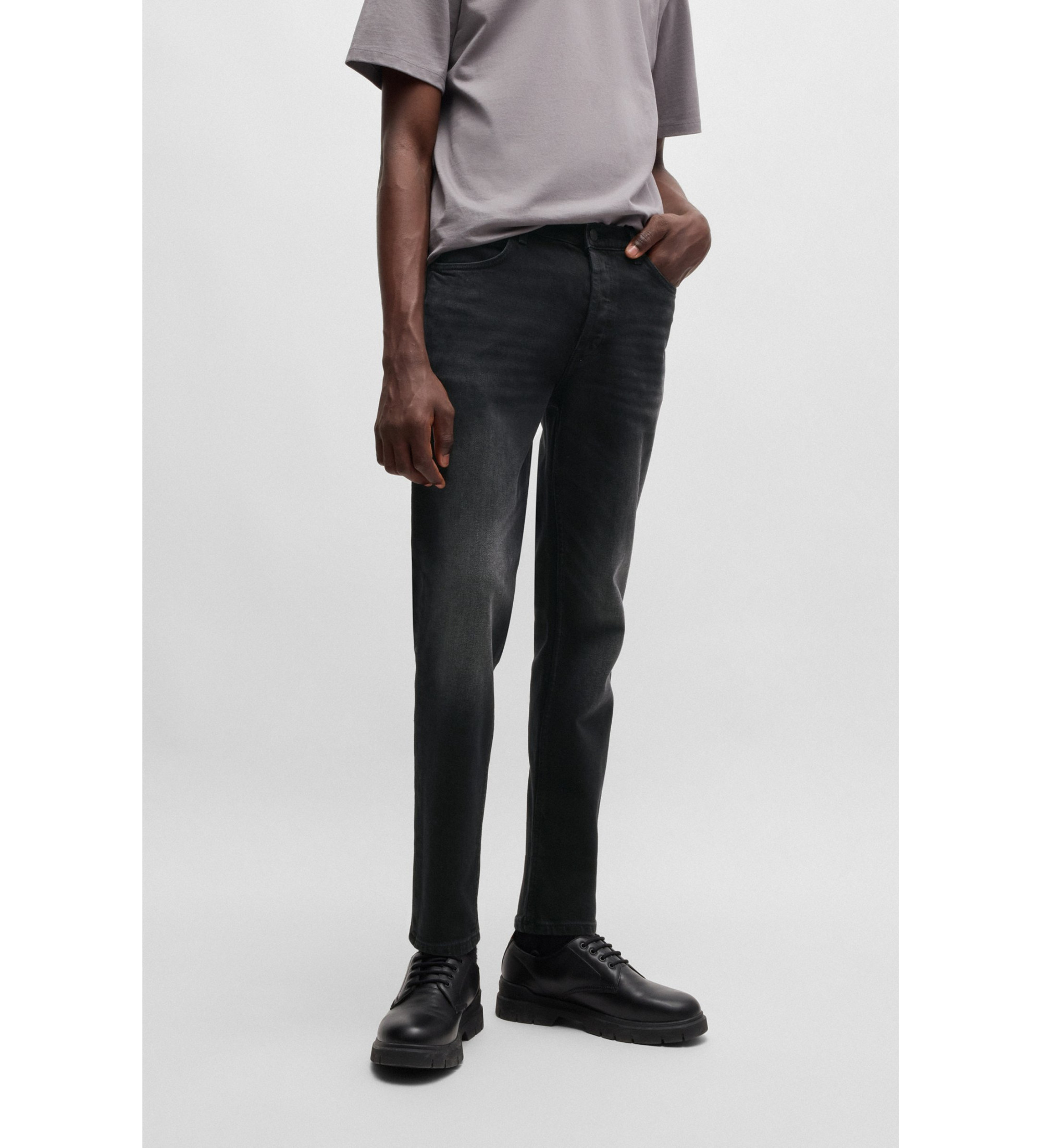 BOSSvoor mannen. 50517492 Tapered fit jeans in diepzwart stretch denim (33/34), Casual, Biologisch katoen, Duurzaam