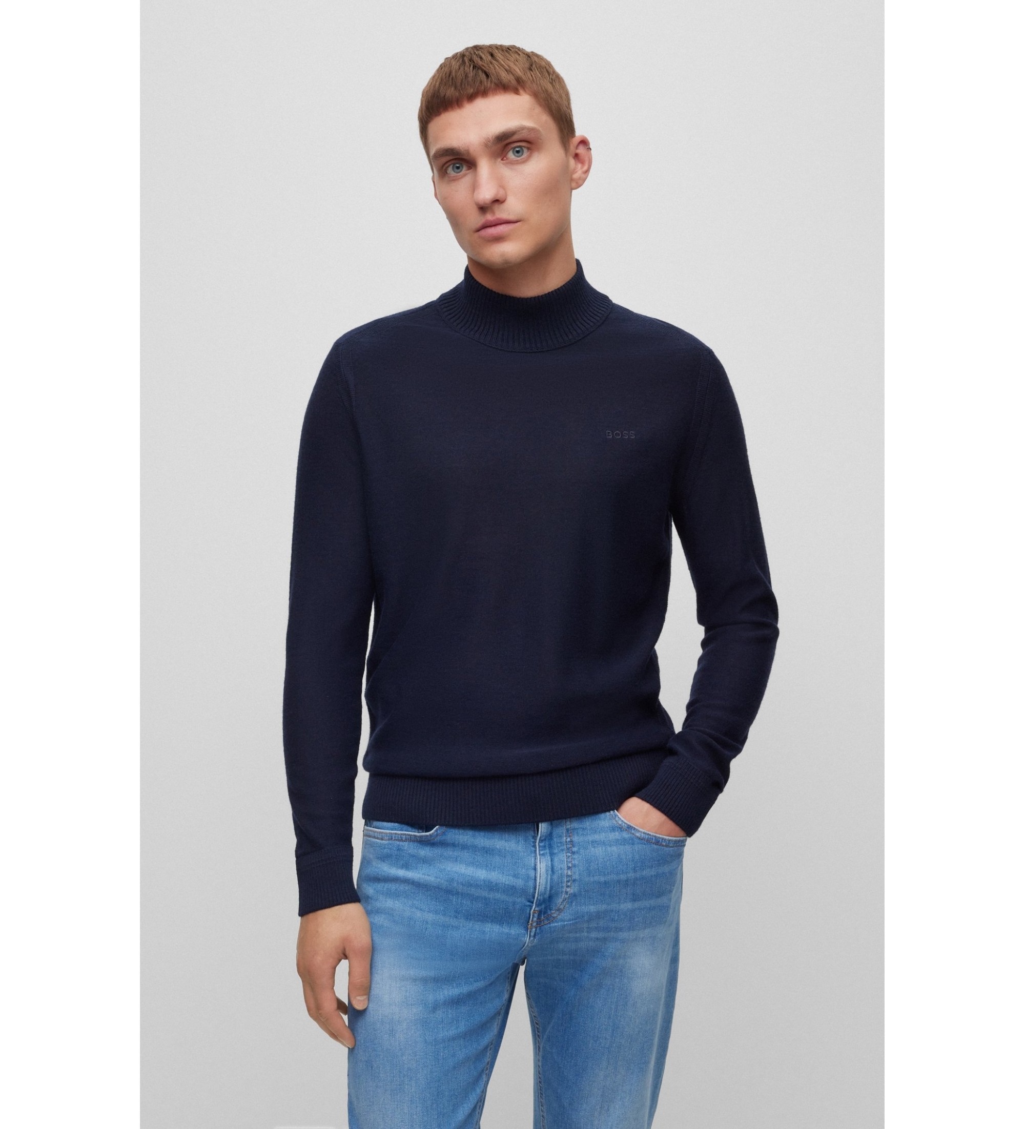 BOSS für Herren. 50501761 Rollkragenpullover aus Wollmischung mit gesticktem Logo in Marineblau (M), Lässig, Wolle