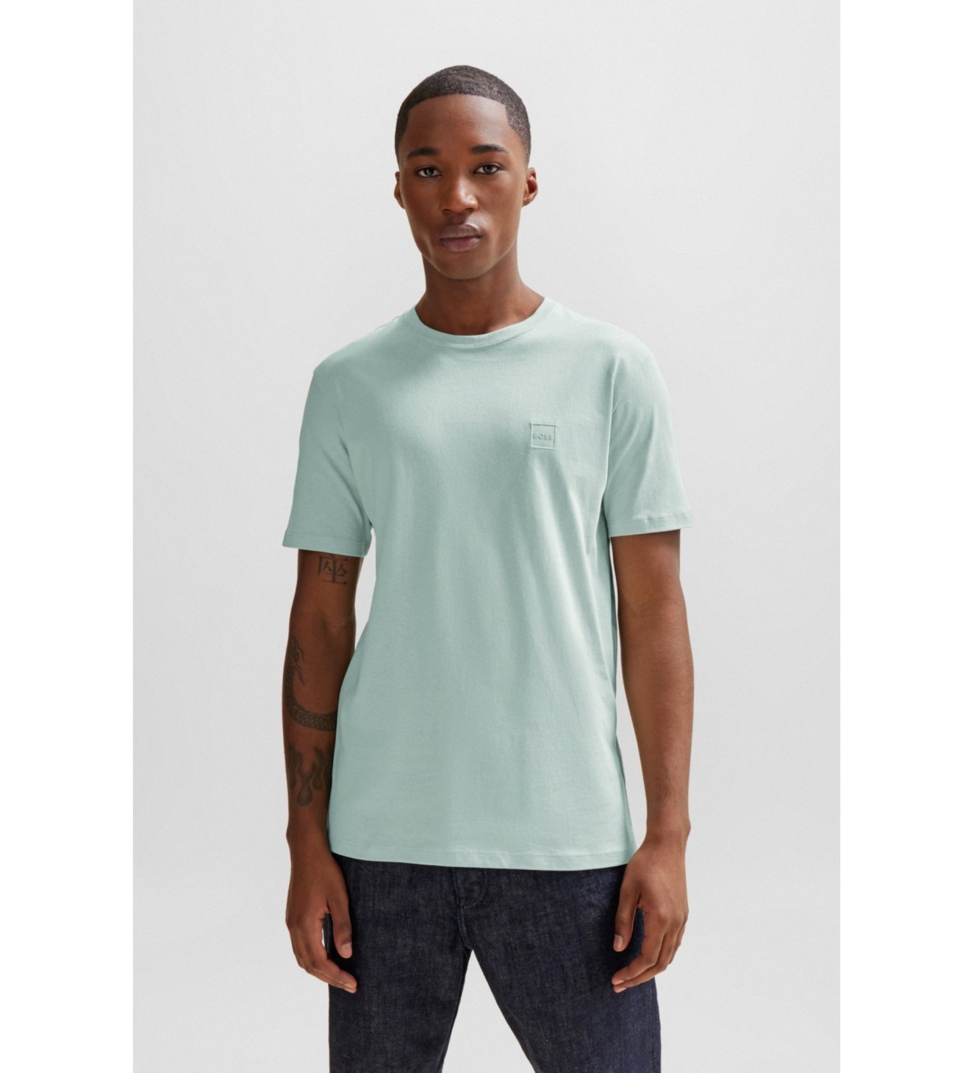 BOSS für Herren. 50508584 Türkisfarbenes Strick-T-Shirt mit Applizierung (XL), Lässig, Baumwolle, Kurzarm