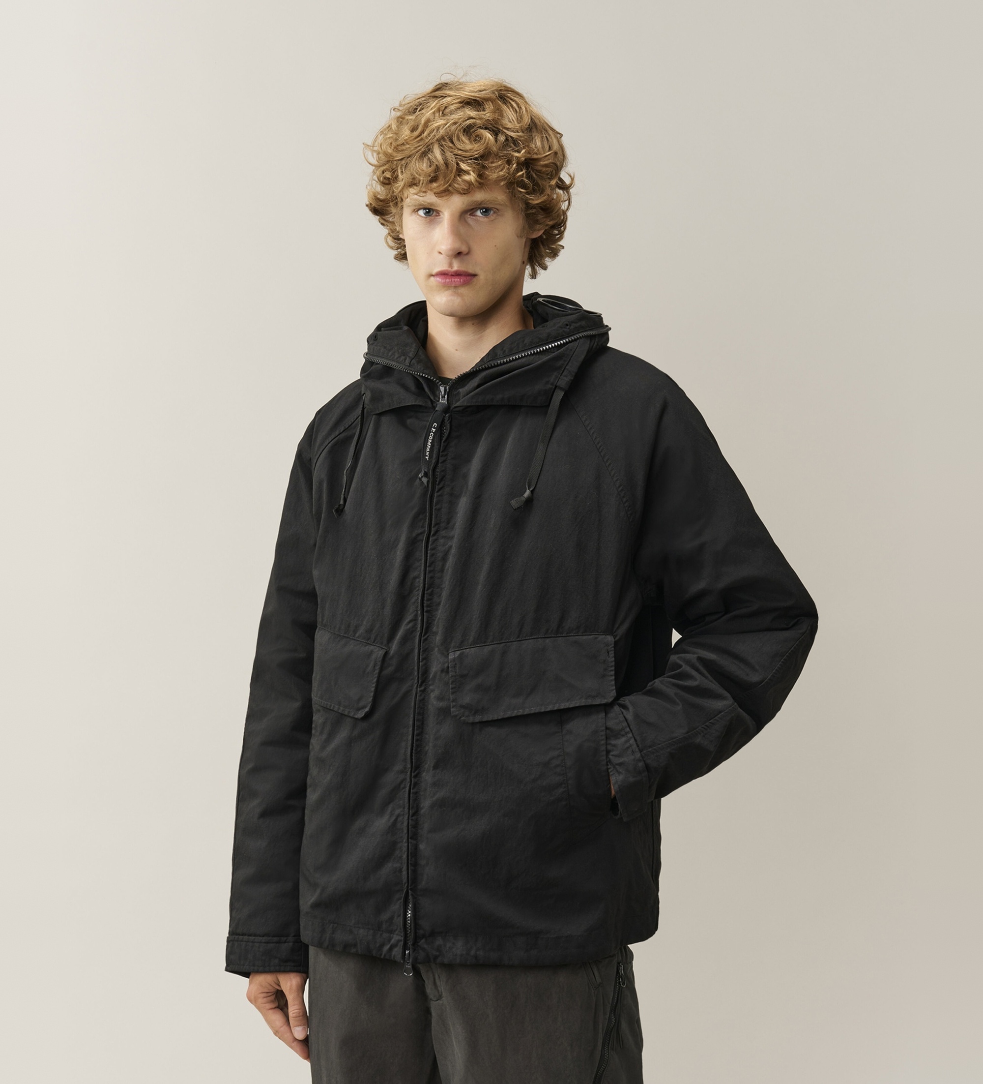C.P. Company für Herren. 21CMOW078A110305G Halblange Jacke schwarz (M), Lässig, Polyamid