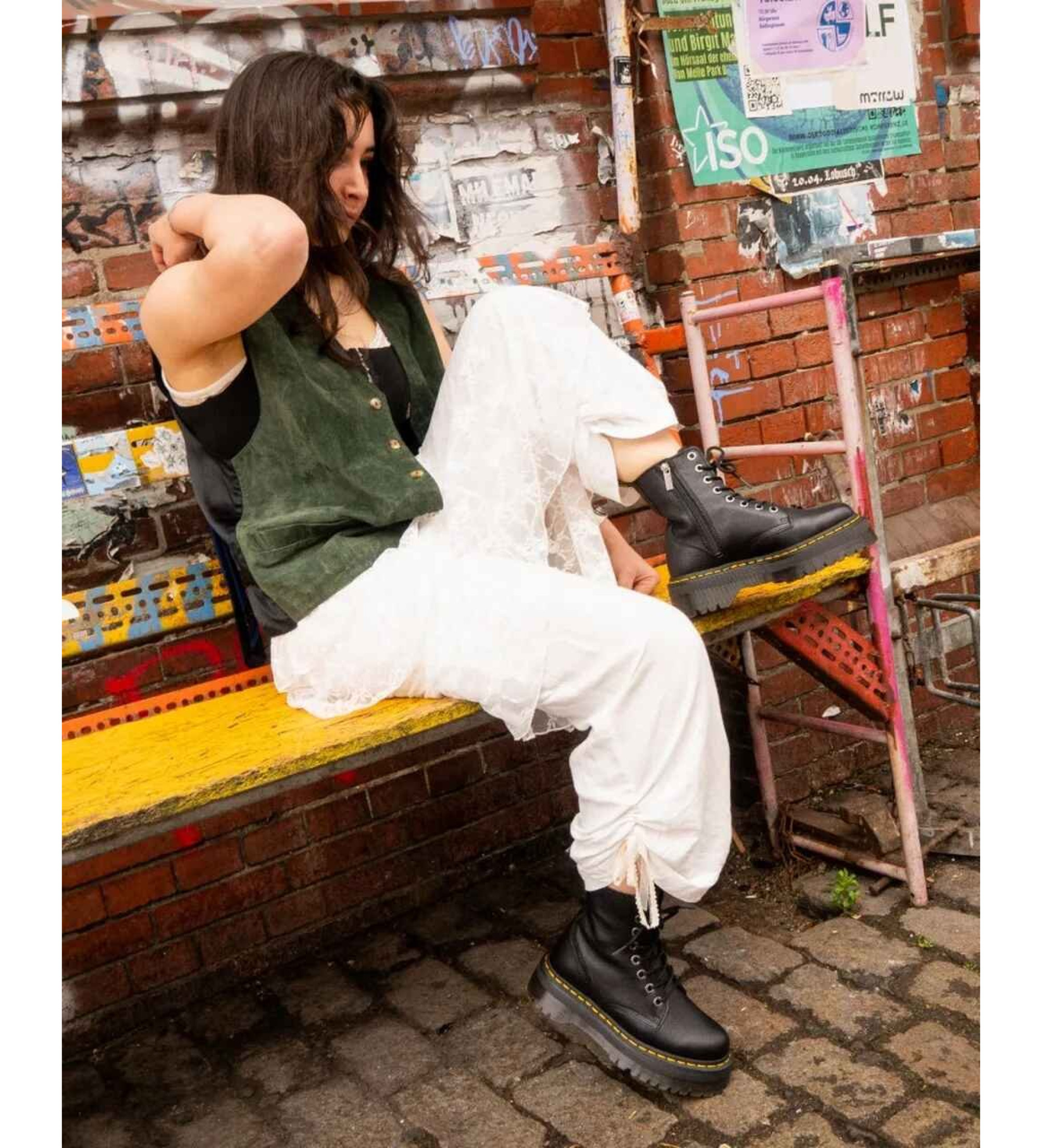 Dr Martens dla kobiet. 26378001 Skórzane buty Jadon III czarne (39), Skóra, Czarny, 5 do 8 cm, Smycze, Zamek błyskawiczny, Zw