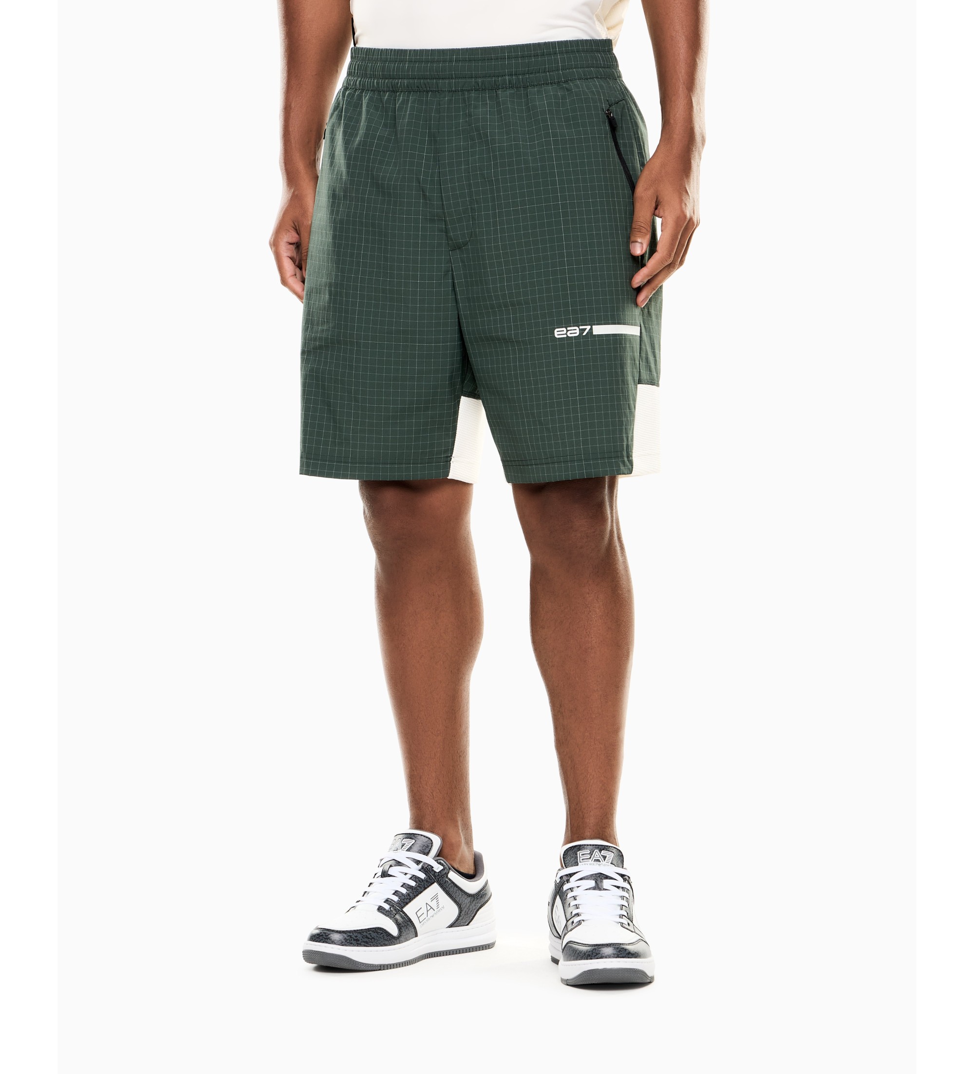 EA7 für Herren. 7M001506_AF22110 Logo Serie Shorts M Koriander (L), Lässig, Sportlich, Flieder, Sportbekleidung, Multisport, Polyamid