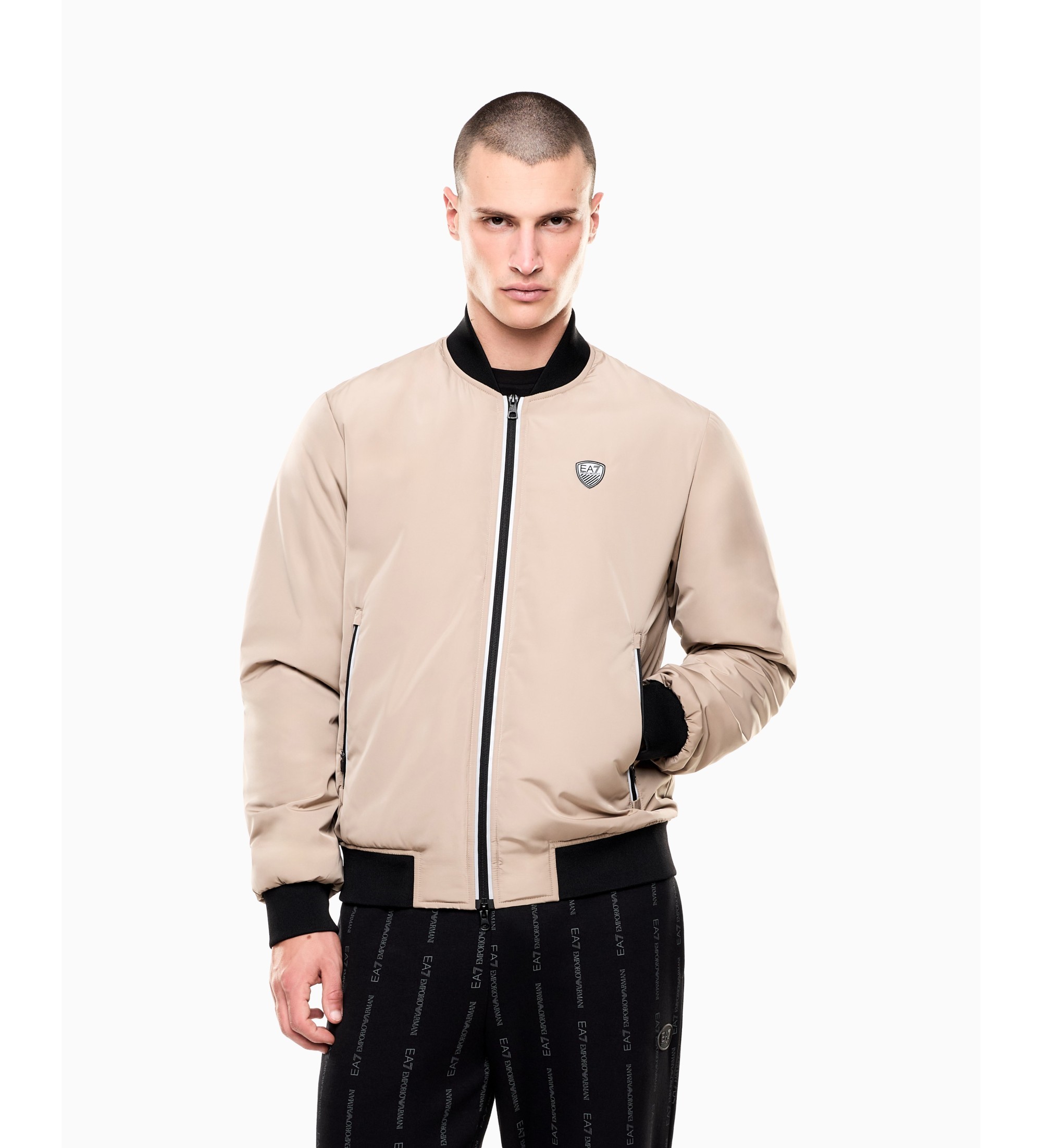 EA7 für Herren. 8NPB12_PN7LZ Beige Premium Shield Bomberjacke (L), Lässig, Polyester