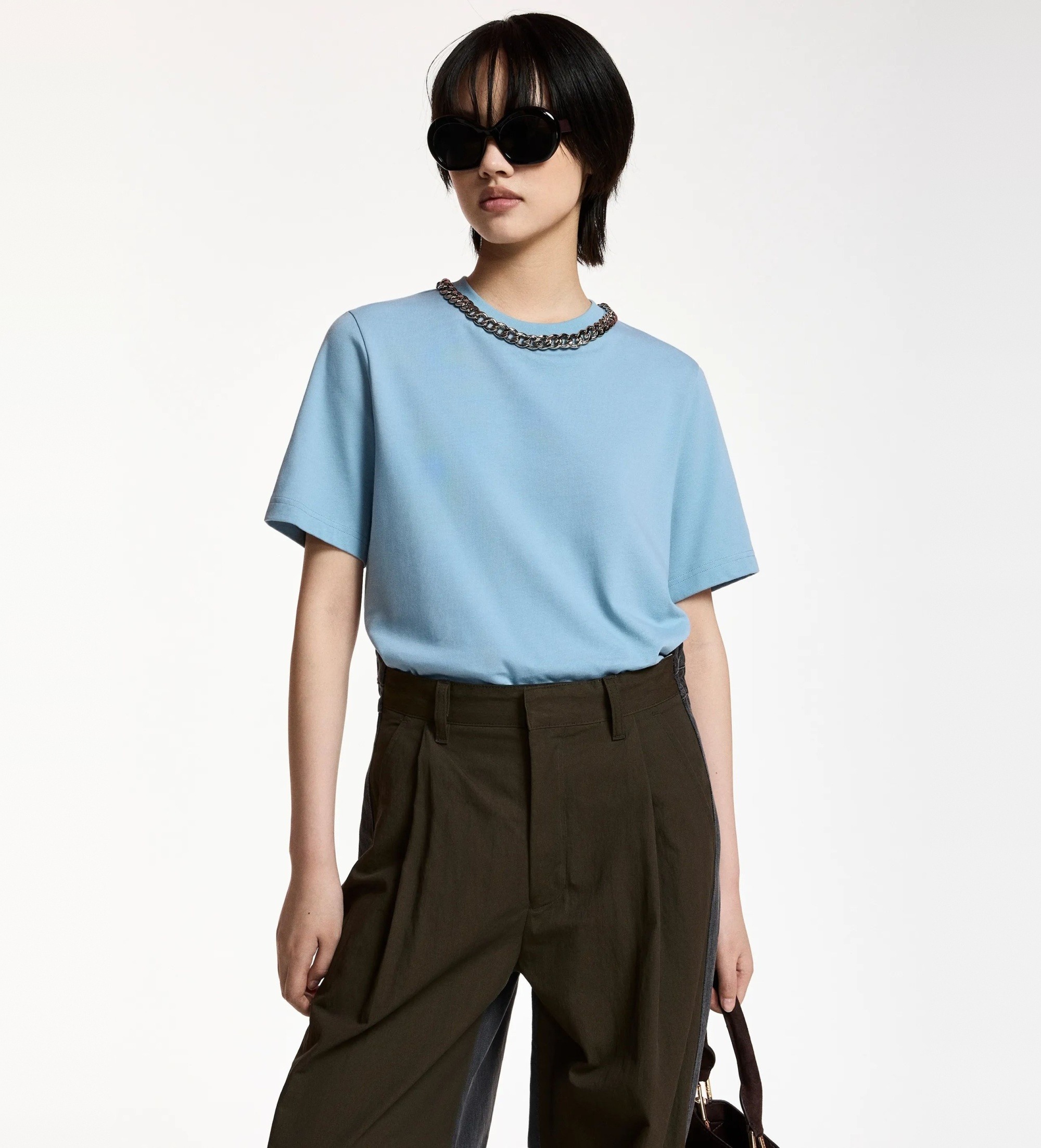 Essentiel Antwerp für Damen. KLAIM T-Shirt mit blauer Kette verziert (M), Lässig, Baumwolle, Kurzarm