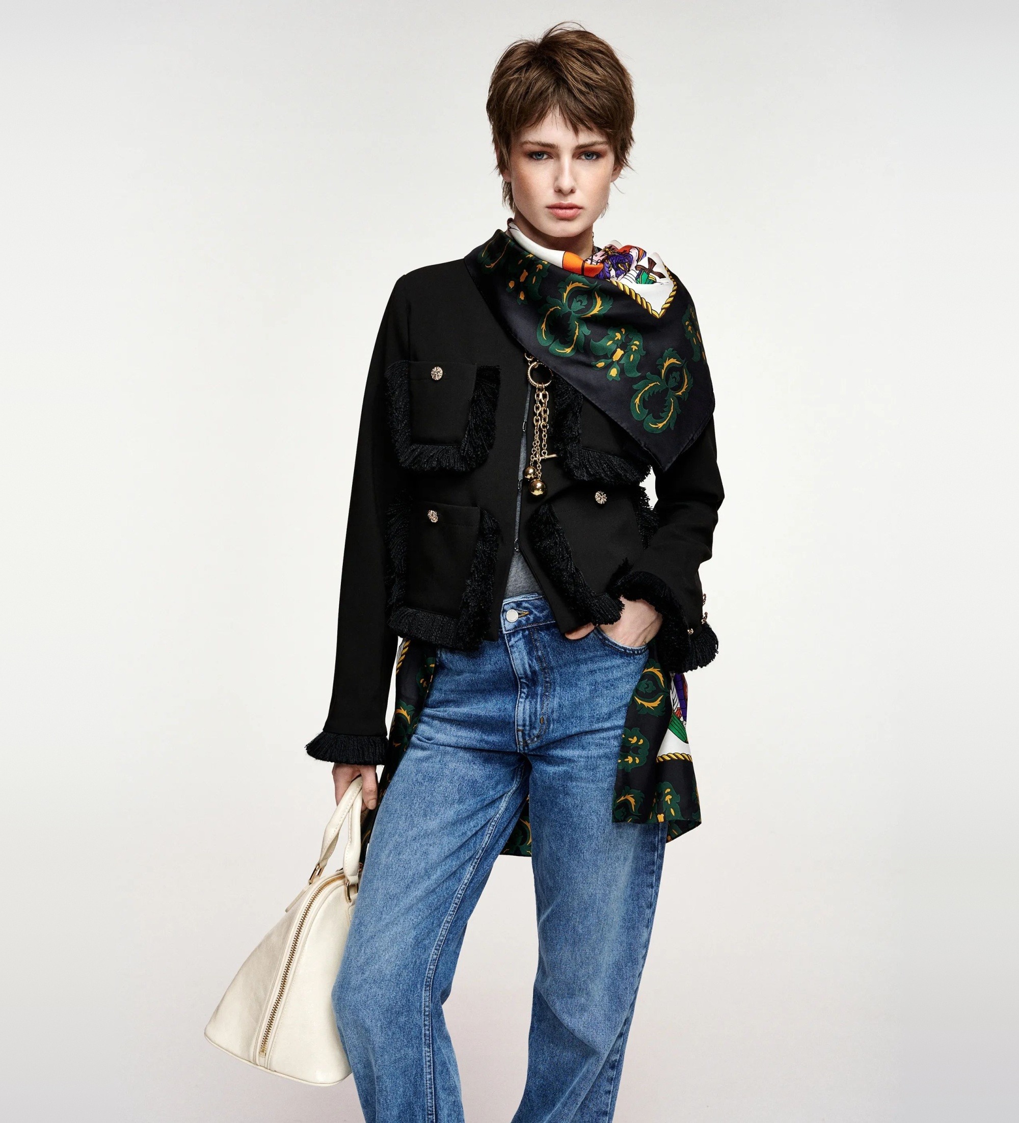 Essentiel Antwerp für Damen. KINETIC Taillierte Jacke mit Fransendetails und schwarzen Aufgesetztentaschen (38), Lässig, Polyester