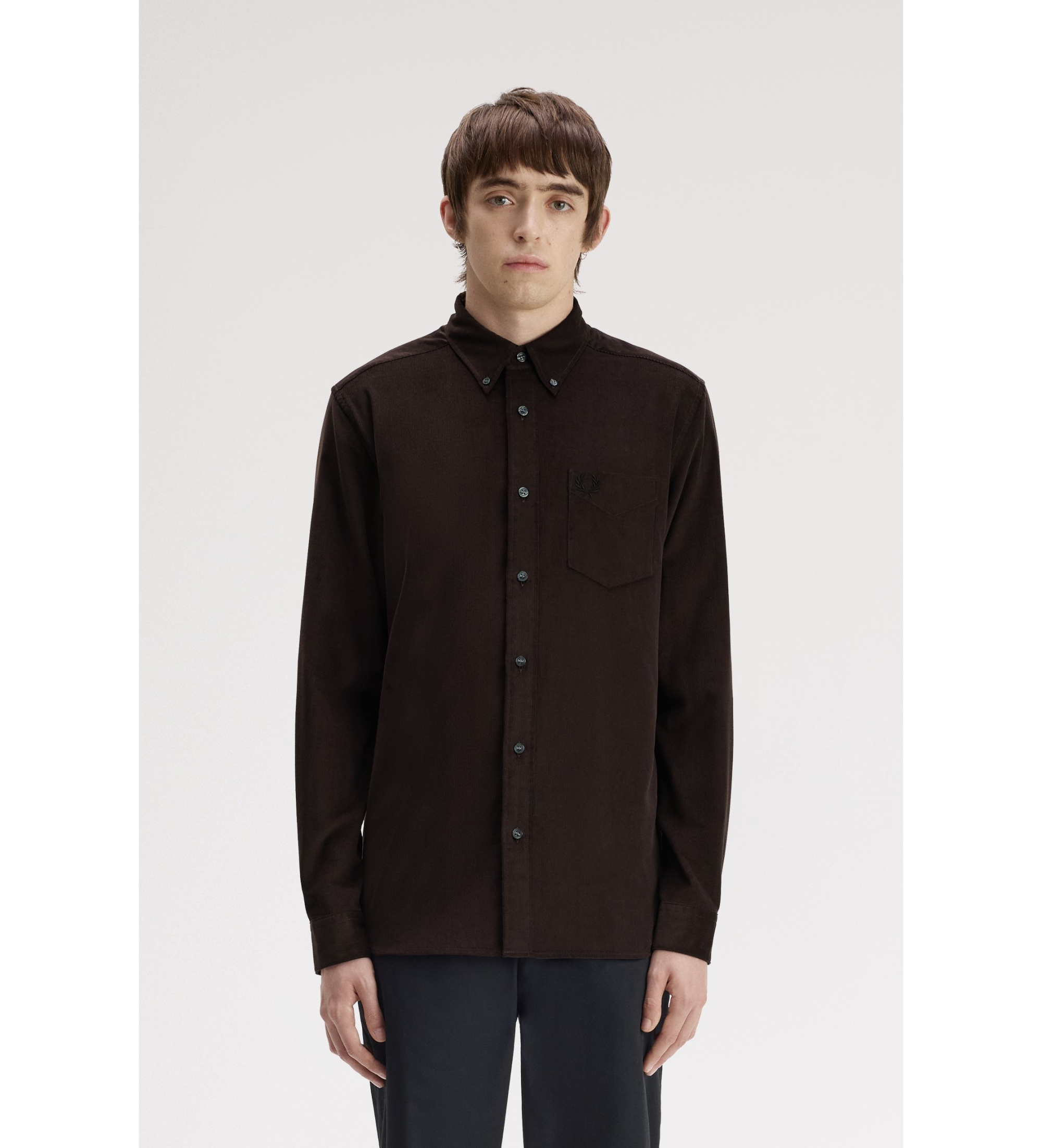 Fred Perry für Herren. M3462 Braunes Needle-Cord-Hemd (S), Lässig, Baumwolle, Langarm