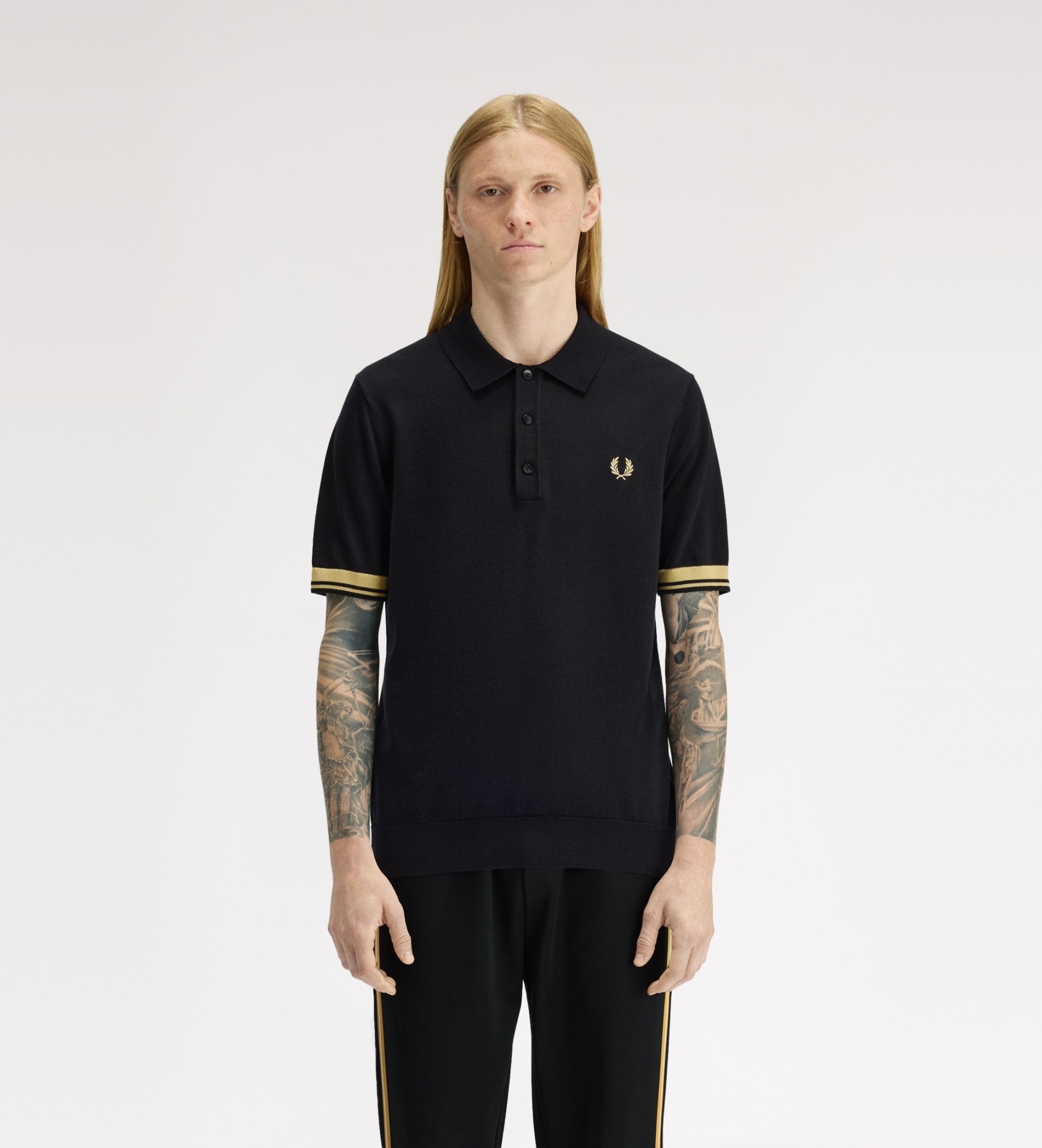 Fred Perry für Herren. K2323 Kontrast-Poloshirt schwarz, gold (M), Lässig, Baumwolle, Kurzarm
