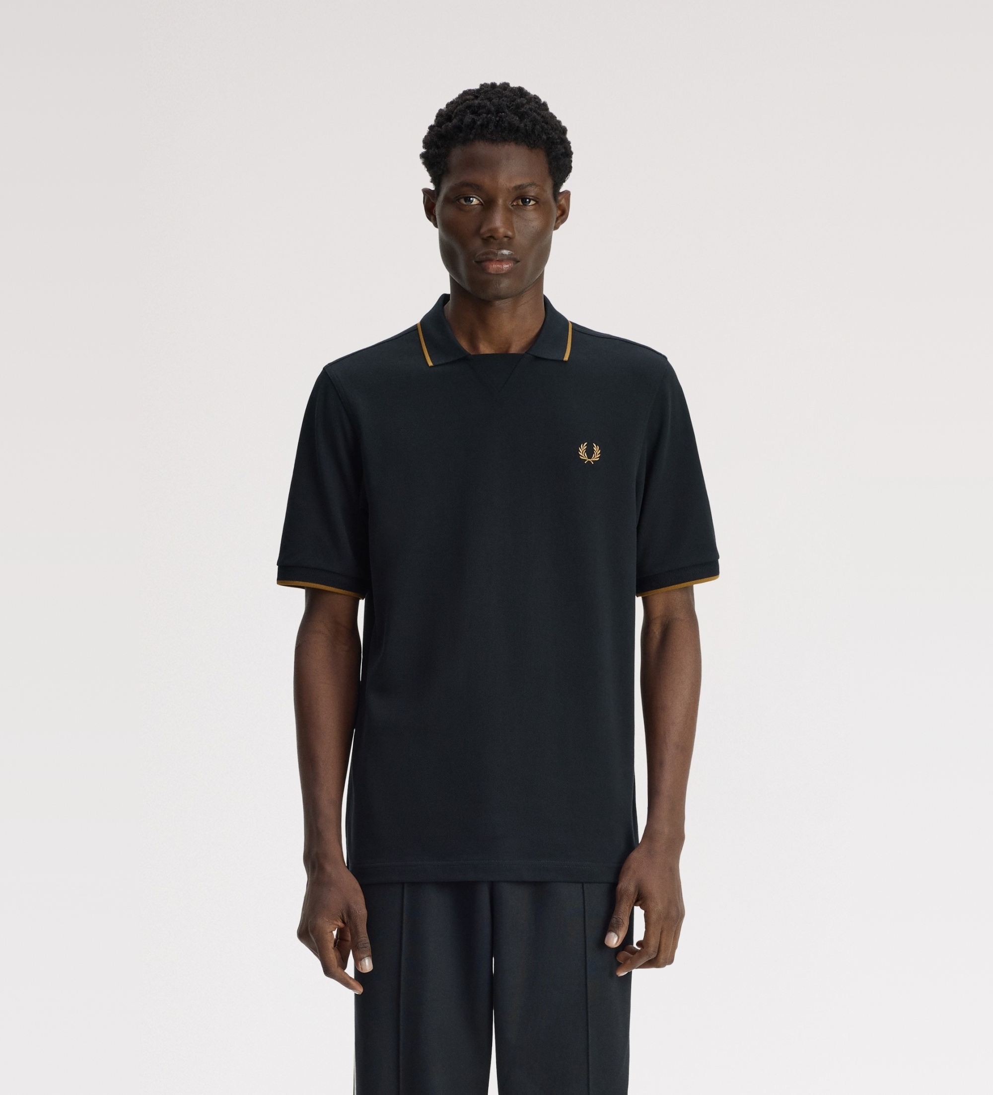 Fred Perry für Herren. M3404 Poloshirt mit offenem Kragen in Schwarz (M), Lässig, Baumwolle, Kurzarm