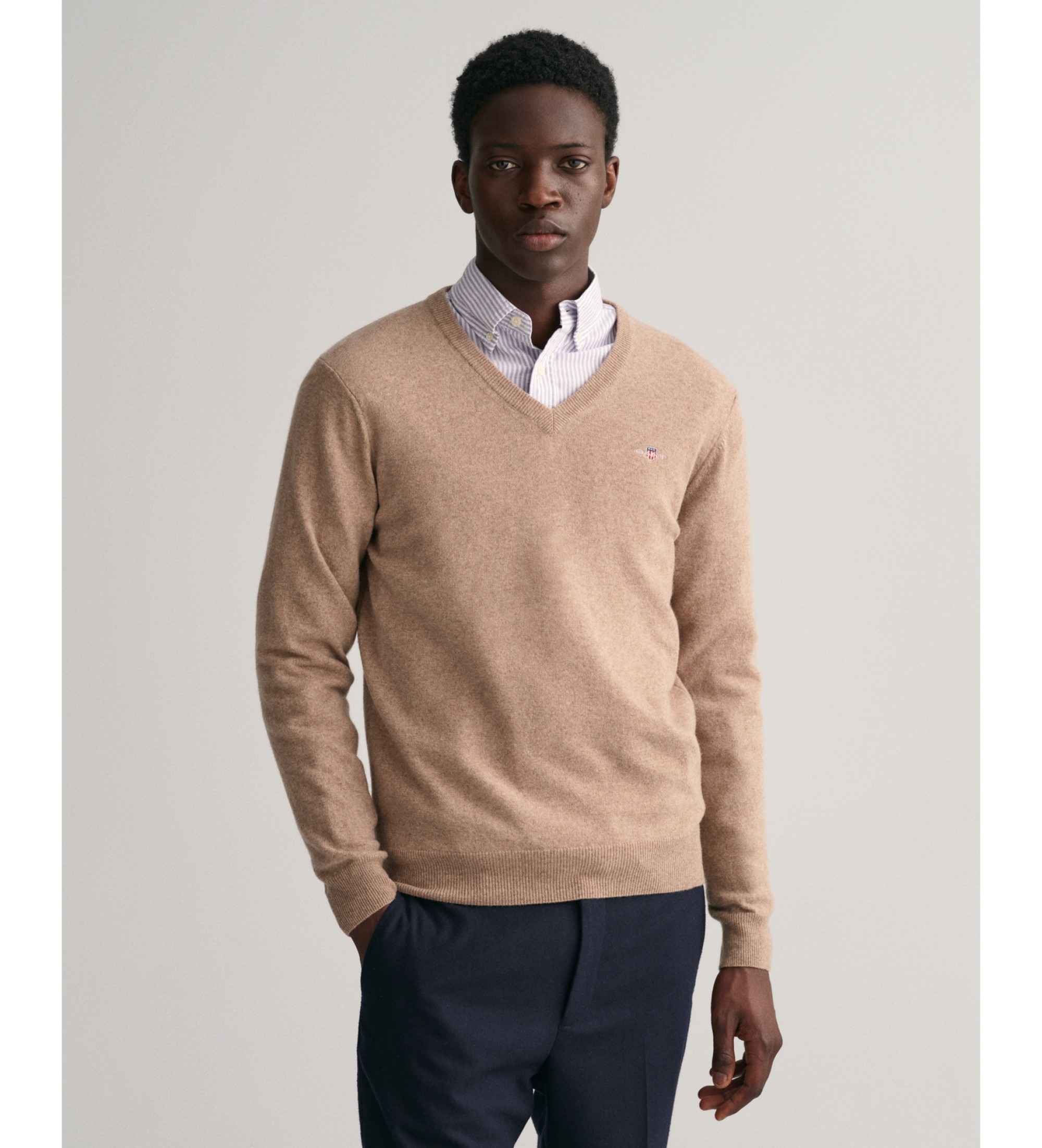 Gant für Herren. 87212 Pullover mit V-Ausschnitt aus sehr feiner beiger Schafwolle (3XL), Lässig
