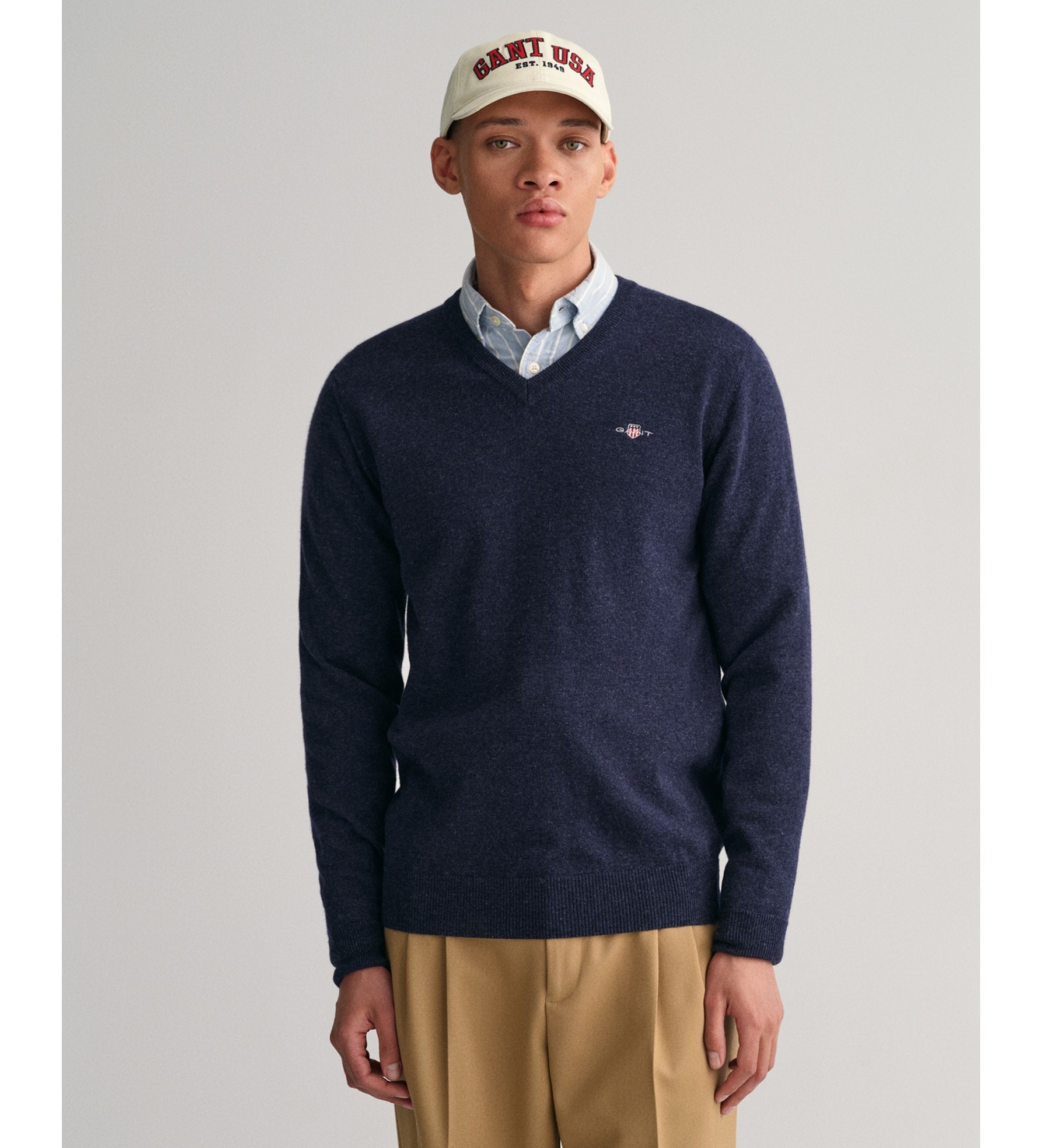 Gant für Herren. 87212 Pullover mit V-Ausschnitt aus sehr feiner navyfarbener Schafwolle (M), Lässig, Marine