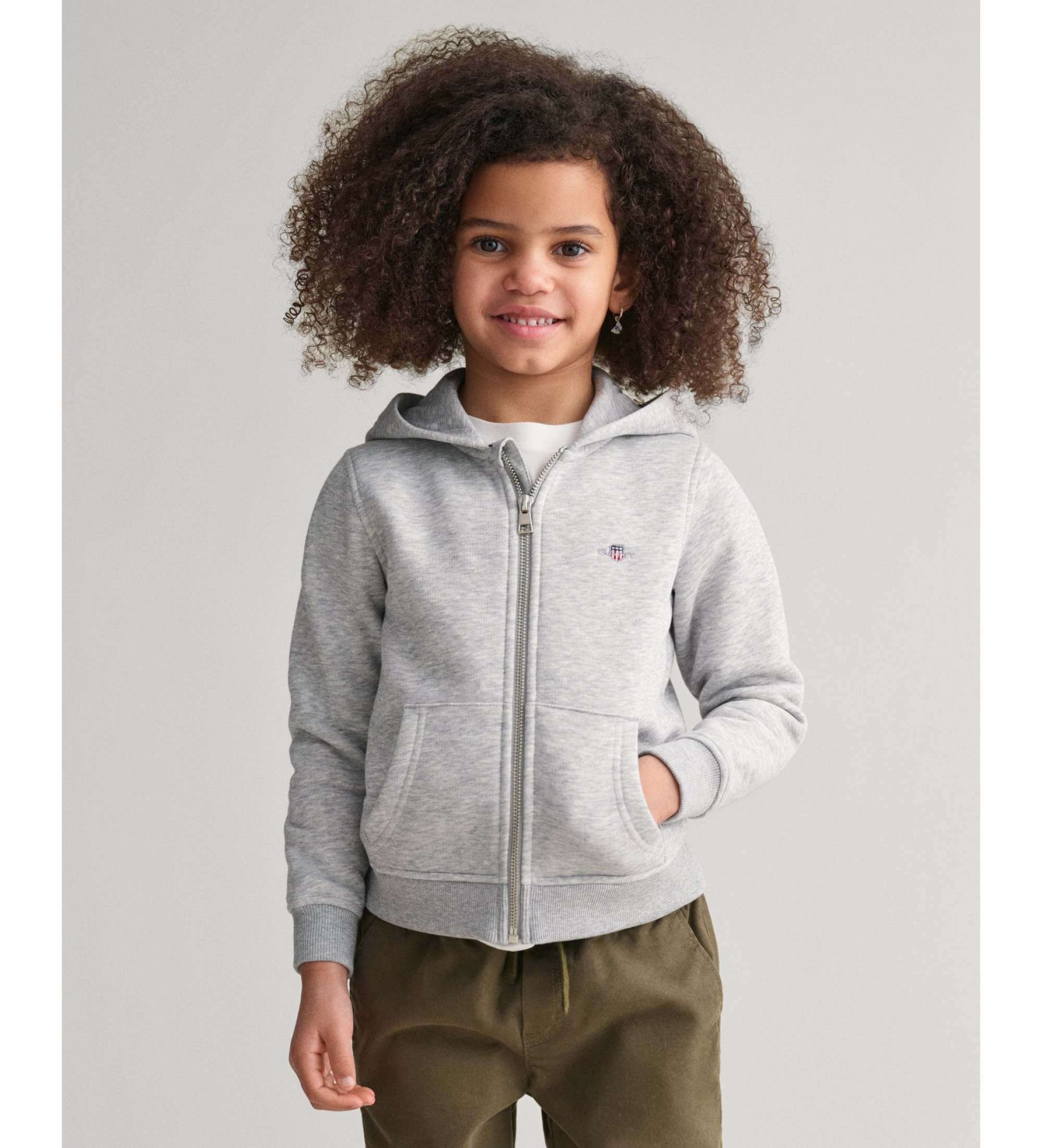 Gant Unisex für Kinder. 806798 Shield Kapuzenpullover mit Reißverschluss Grau (5/6años= 110/116cm), Lässig, Baumwolle, Kinderbekleidung