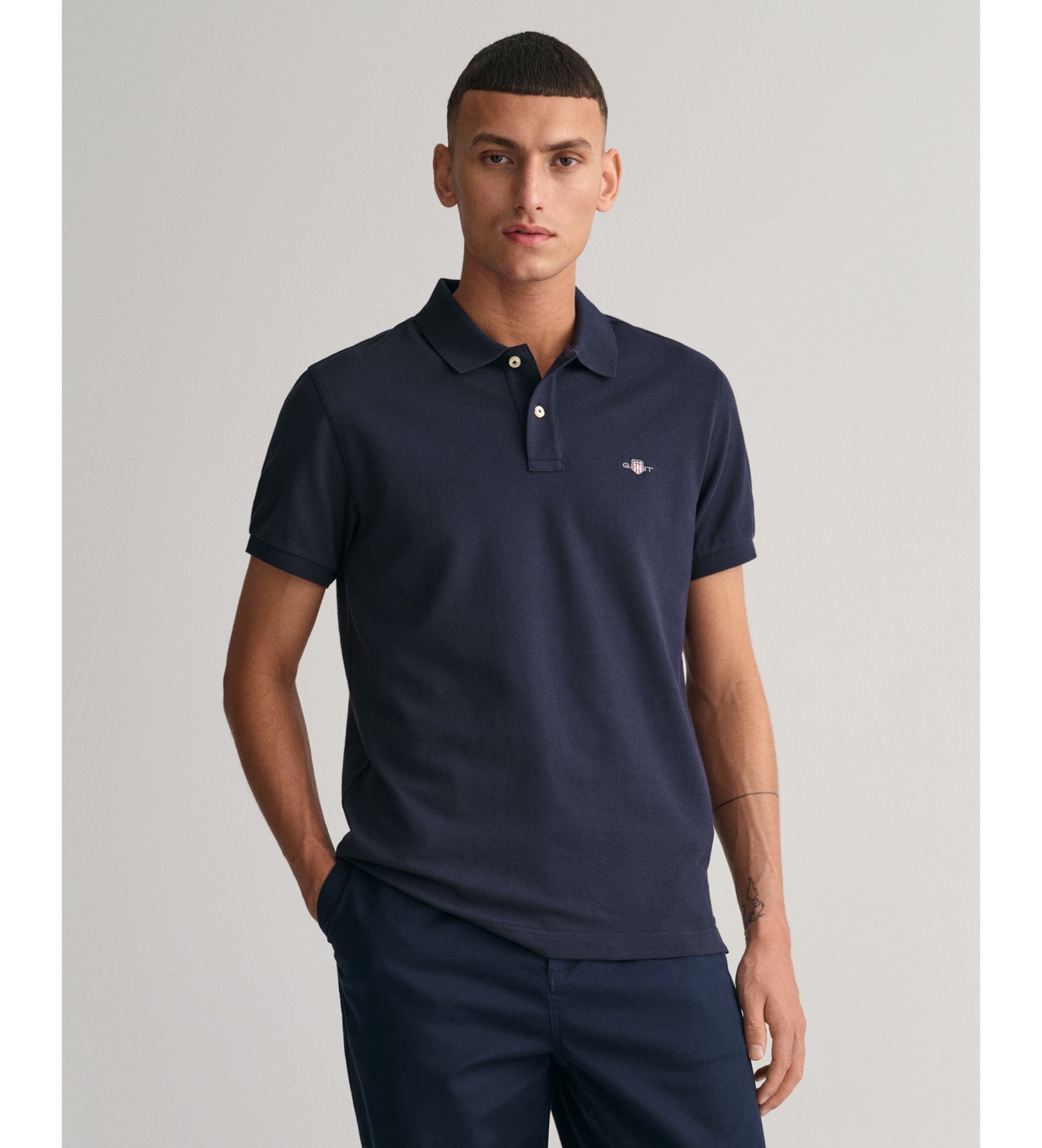 Gant für Herren. 2220 Schmal geschnittenes marineblaues Shield-Piqué-Poloshirt (S), Lässig, Baumwolle, Kurzarm