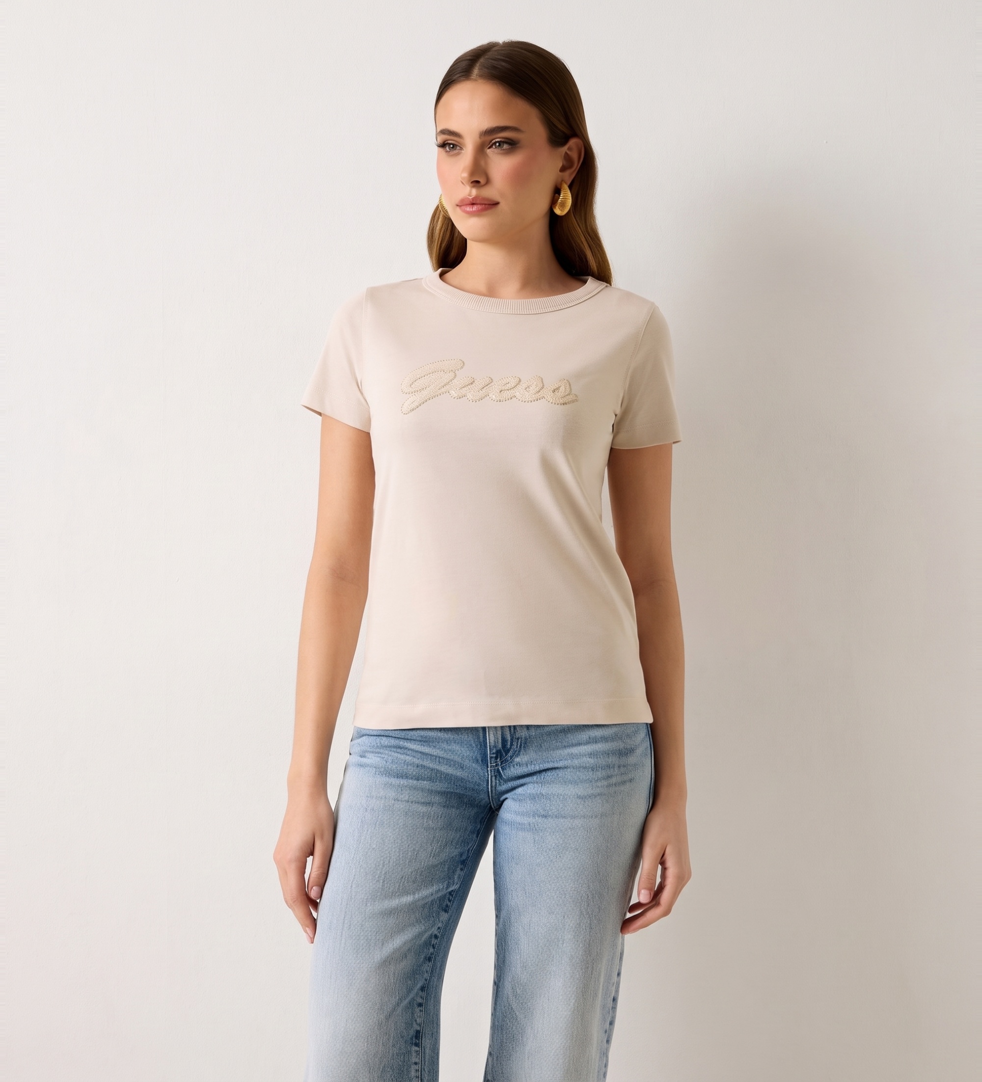 Guess für Damen. W6GI08K3023 Beigefarbenes Logo-T-Shirt mit Pailletten (S), Lässig, Baumwolle, Kurzarm