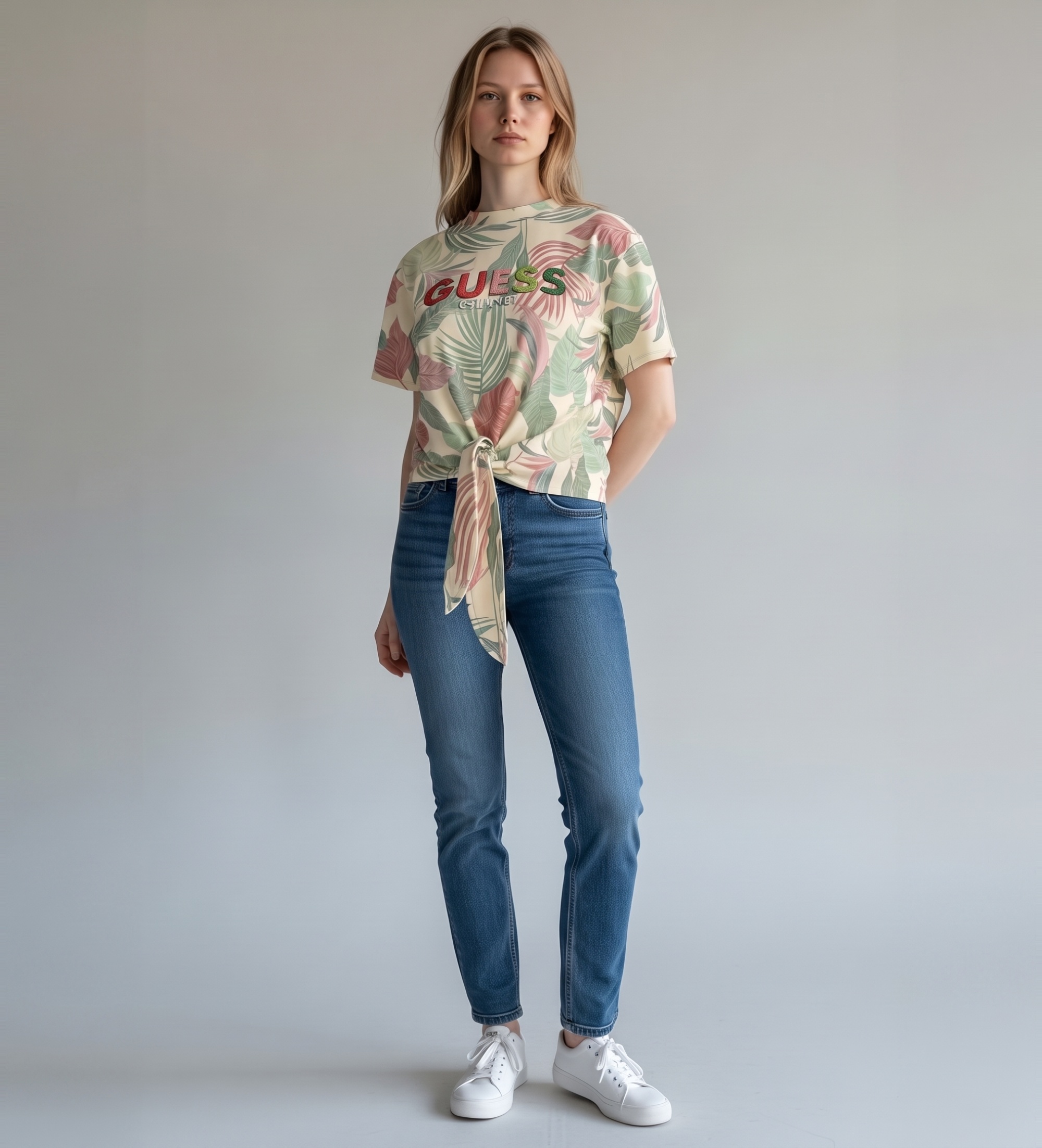Guess für Damen. W6GI09K3024 Script Crop-T-Shirt mehrfarbig (M), Lässig, Baumwolle, Kurzarm