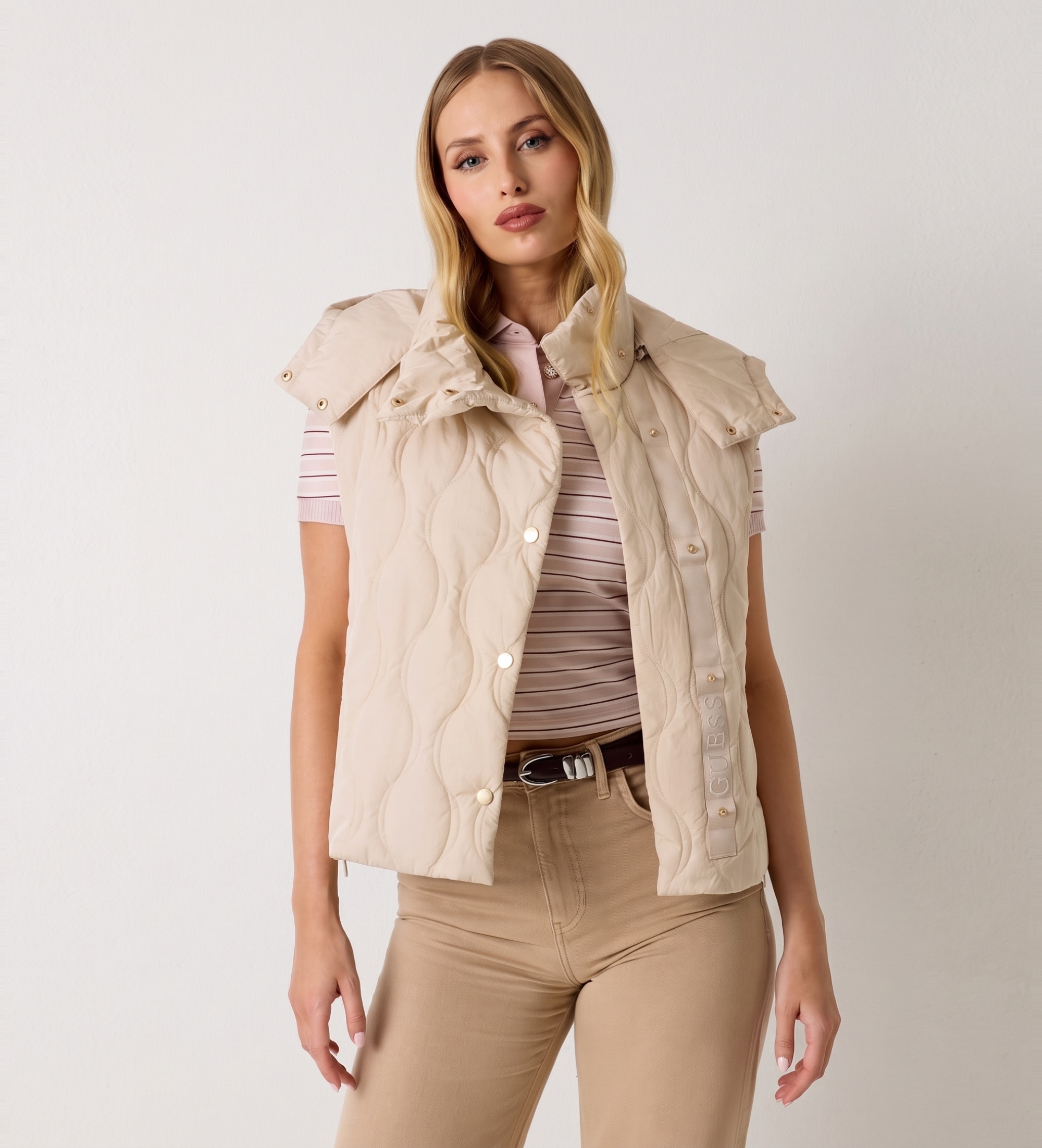 Guess für Damen. W6YL13W2883 Wattierte Weste mit Kapuze in Beige (S), Lässig, Polyamid