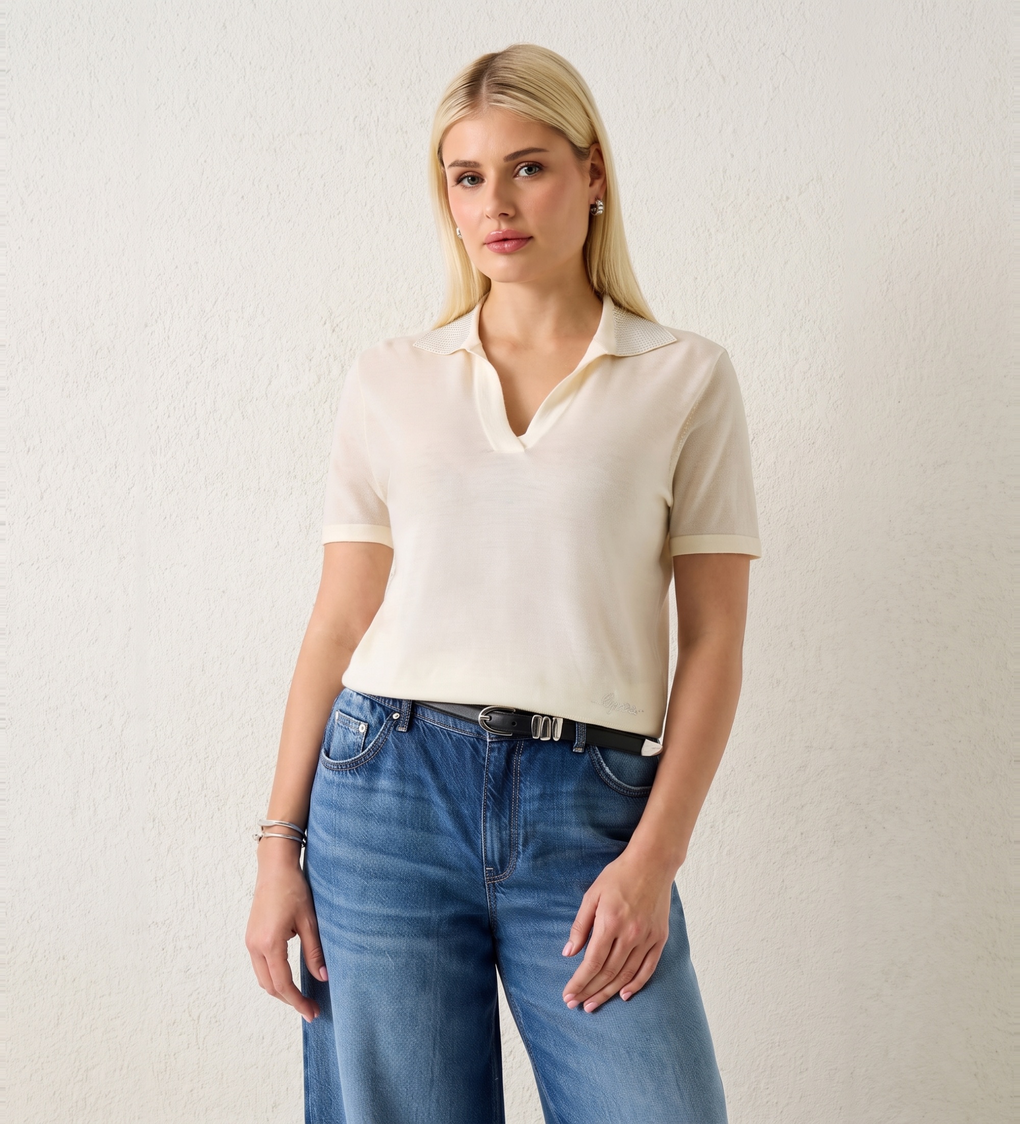 Guess für Damen. W6GR03Z0583 Beigefarbenes Poloshirt mit Strasssteinen (M), Lässig, Wolle, Kurzarm
