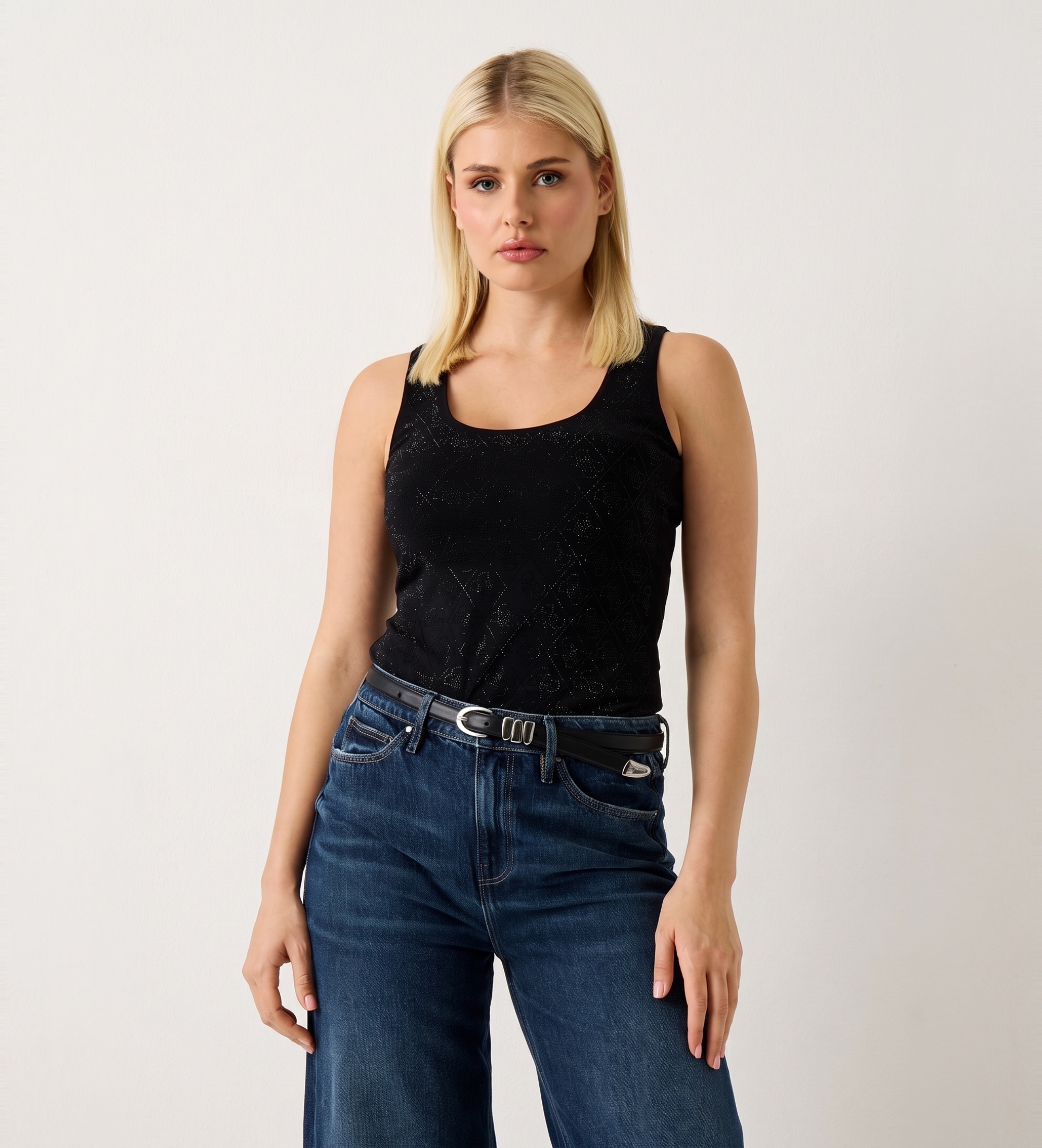 Guess für Damen. W6GP10K2932 Logo-T-Shirt schwarz (XS), Lässig, Baumwolle, Ärmellos / Hosenträger