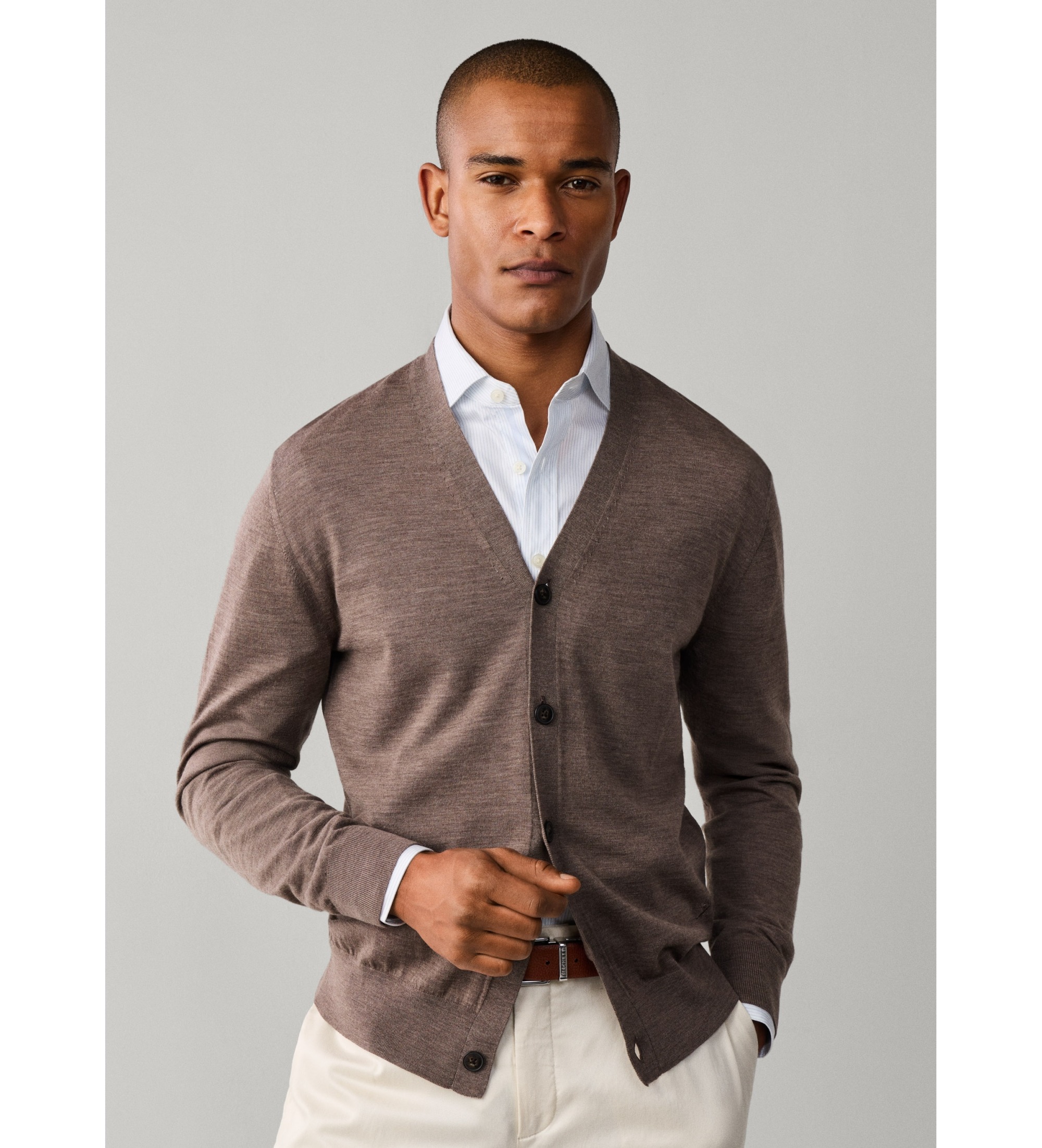 Hackett London für Herren. HM7000206 Cardigan Ess Merino taupe (L), Lässig, Wolle, Klassisch
