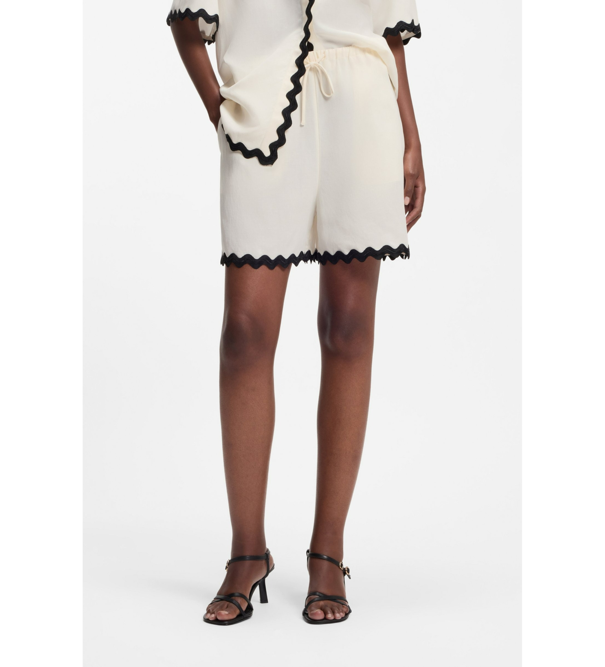 HUGO für Damen. 50557546 Haslala beige Shorts (40), Lässig, Lyocell