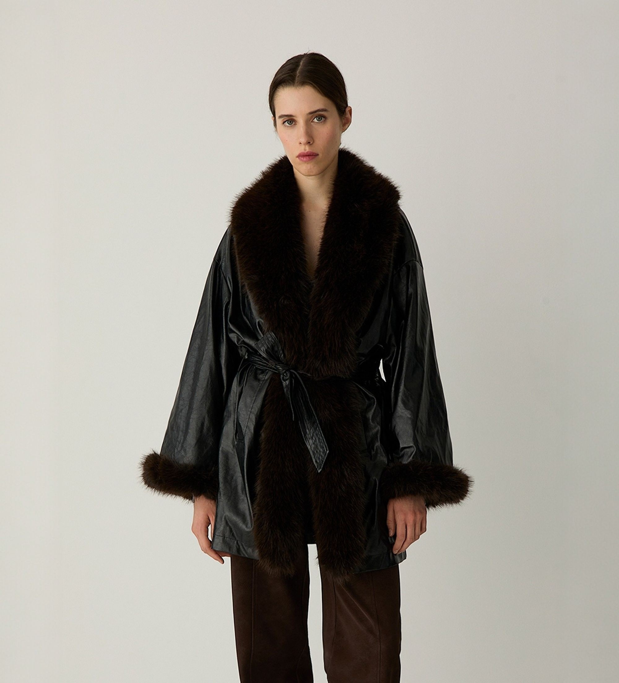 LAAGAMvoor vrouwen. M0205 Korte zwarte Oriane-jas (M), Casual, Polyurethaan