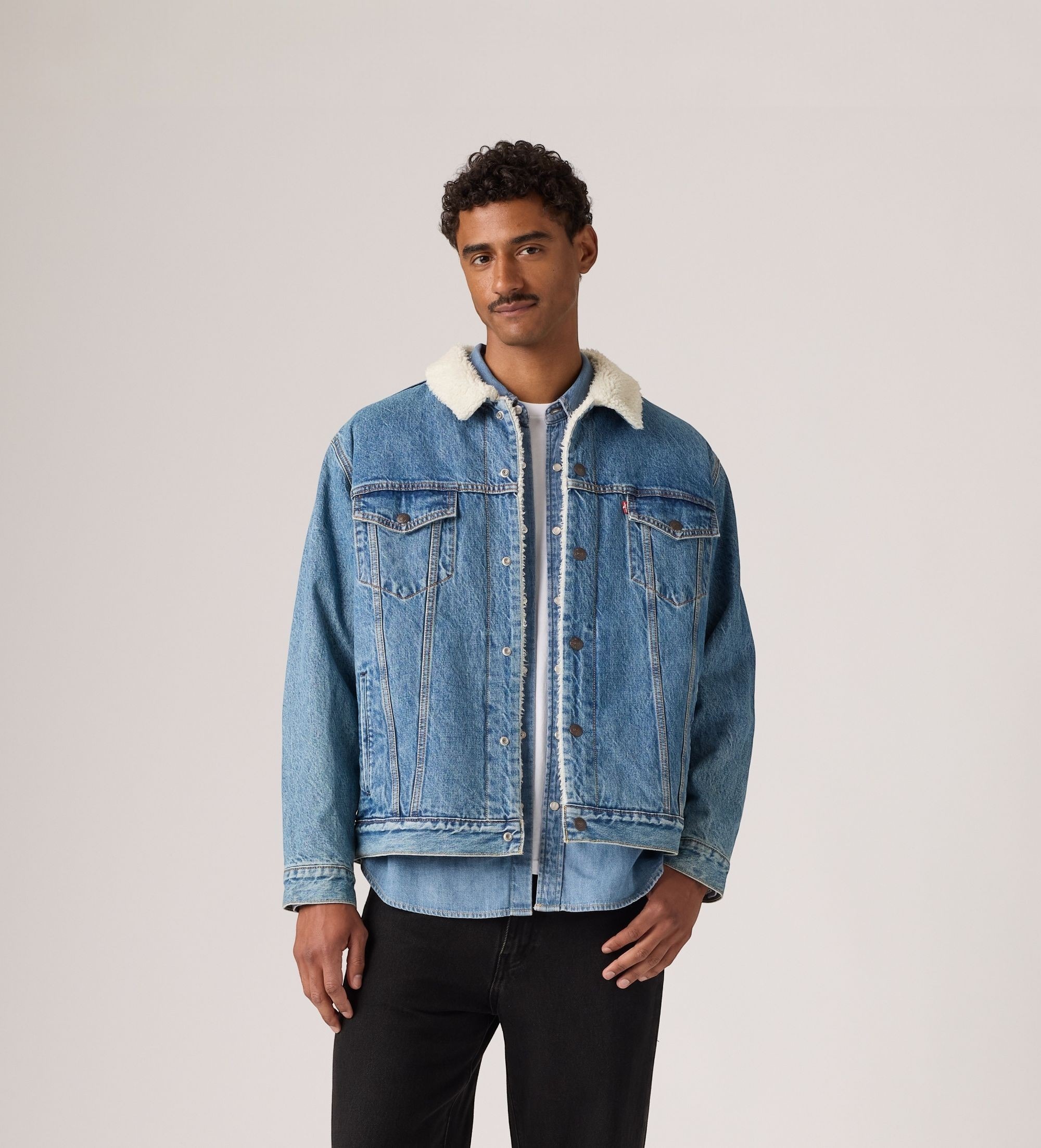 Levi's für Herren. A5784-0044 Blaue Relaxed Fit Sherpa Trucker Jacke (L), Lässig, Baumwolle