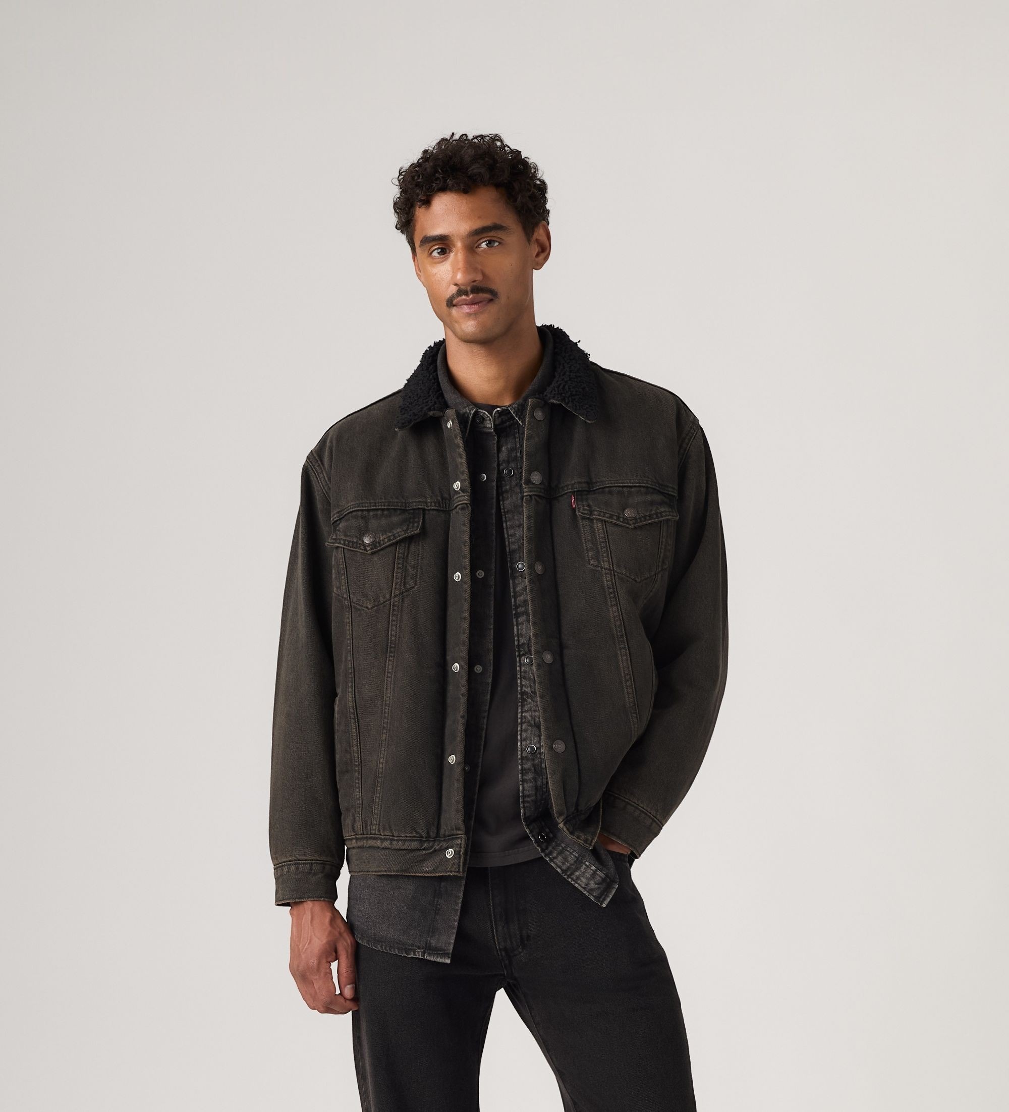 Levi's für Herren. A5784-0048 Braune Relaxed Fit Sherpa Trucker Jacke (M), Lässig, Baumwolle