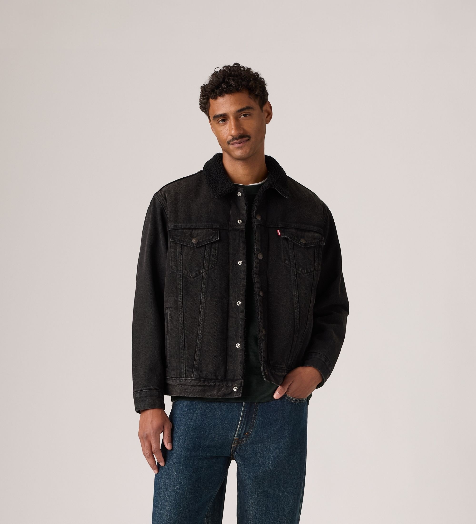 Levi's für Herren. A5784-0055 Schwarze Relaxed Fit Sherpa Trucker Jacke (S), Lässig, Baumwolle