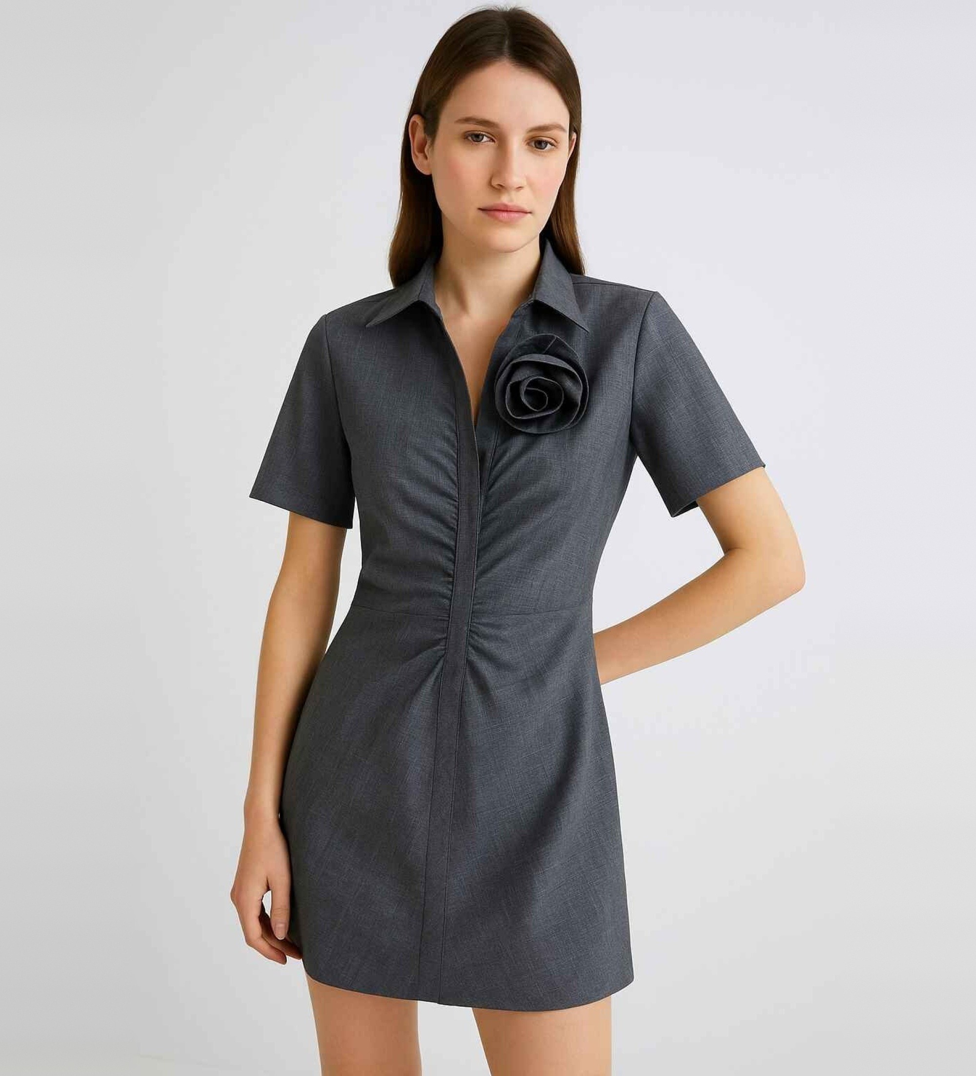 Marella für Damen. 2523226054200 Kurzes Kleid mit Blumenbrosche Cappa grau (38), Lässig, Polyester, Kurzarm