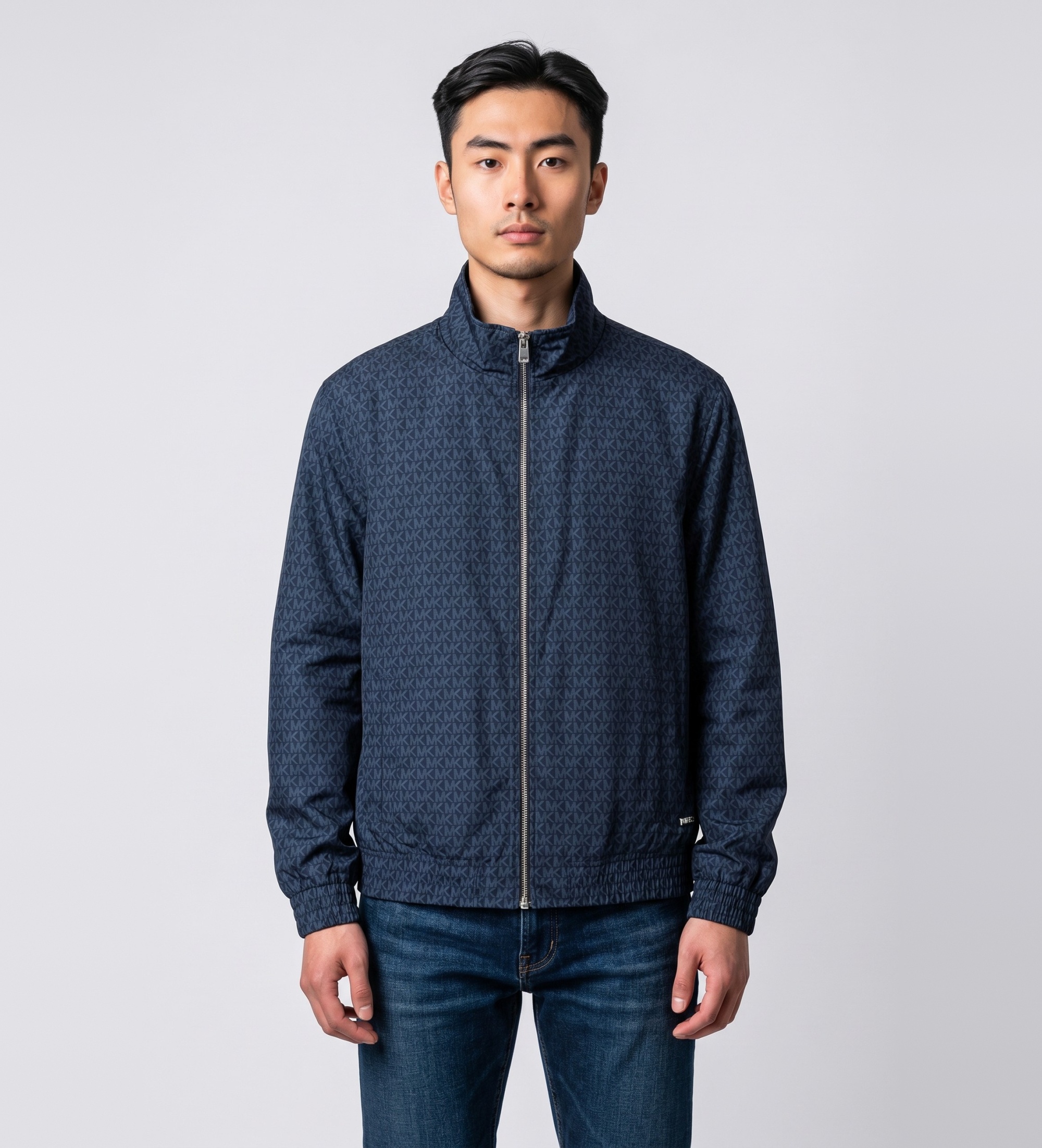 Michael Kors für Herren. CS620972M9 Bedruckter Windbreaker Sig marineblau (L), Lässig, Recyceltes Polyester, Nachhaltig