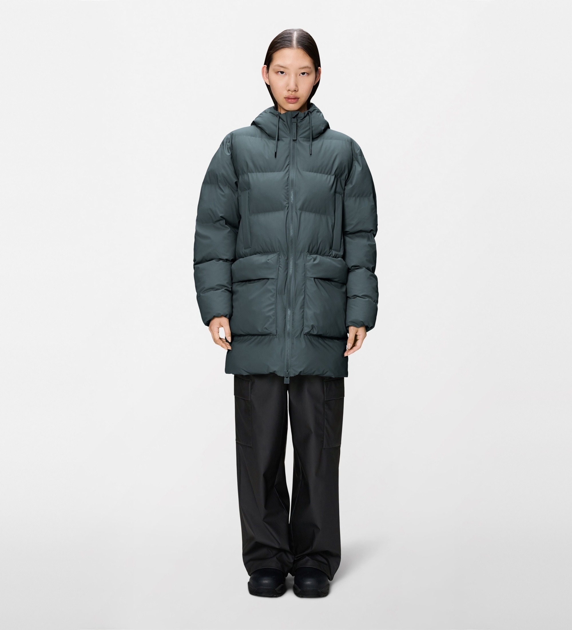 Rains für Damen. 15210 Lange Hochgeschnittene Puffer Cargo Jacke W3T4 grau (M), Lässig, Polyurethan