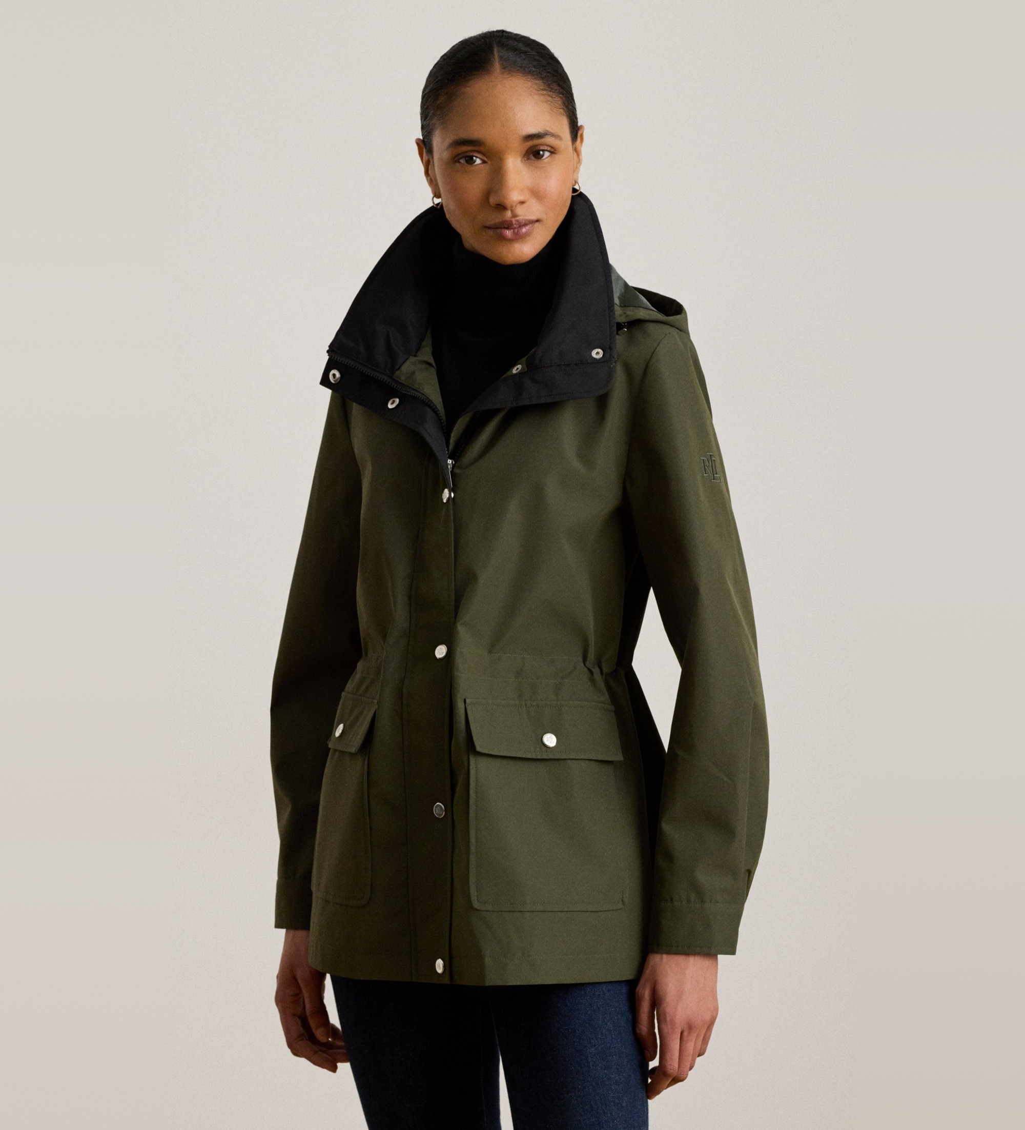 Lauren Ralph Lauren für Damen. 297P18060002 Anorak mit Stehkragen und grüner Kapuze (S), Lässig, Recyceltes Polyester