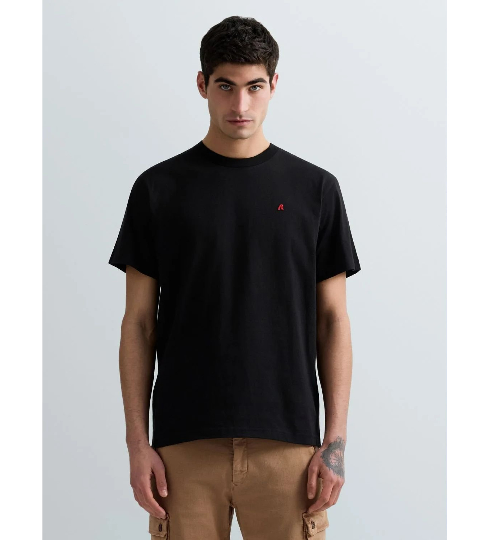 Replay für Herren. M3015.000.2660 T-Shirt mit schwarzem gesticktem R (M), Lässig, Baumwolle, Kurzarm
